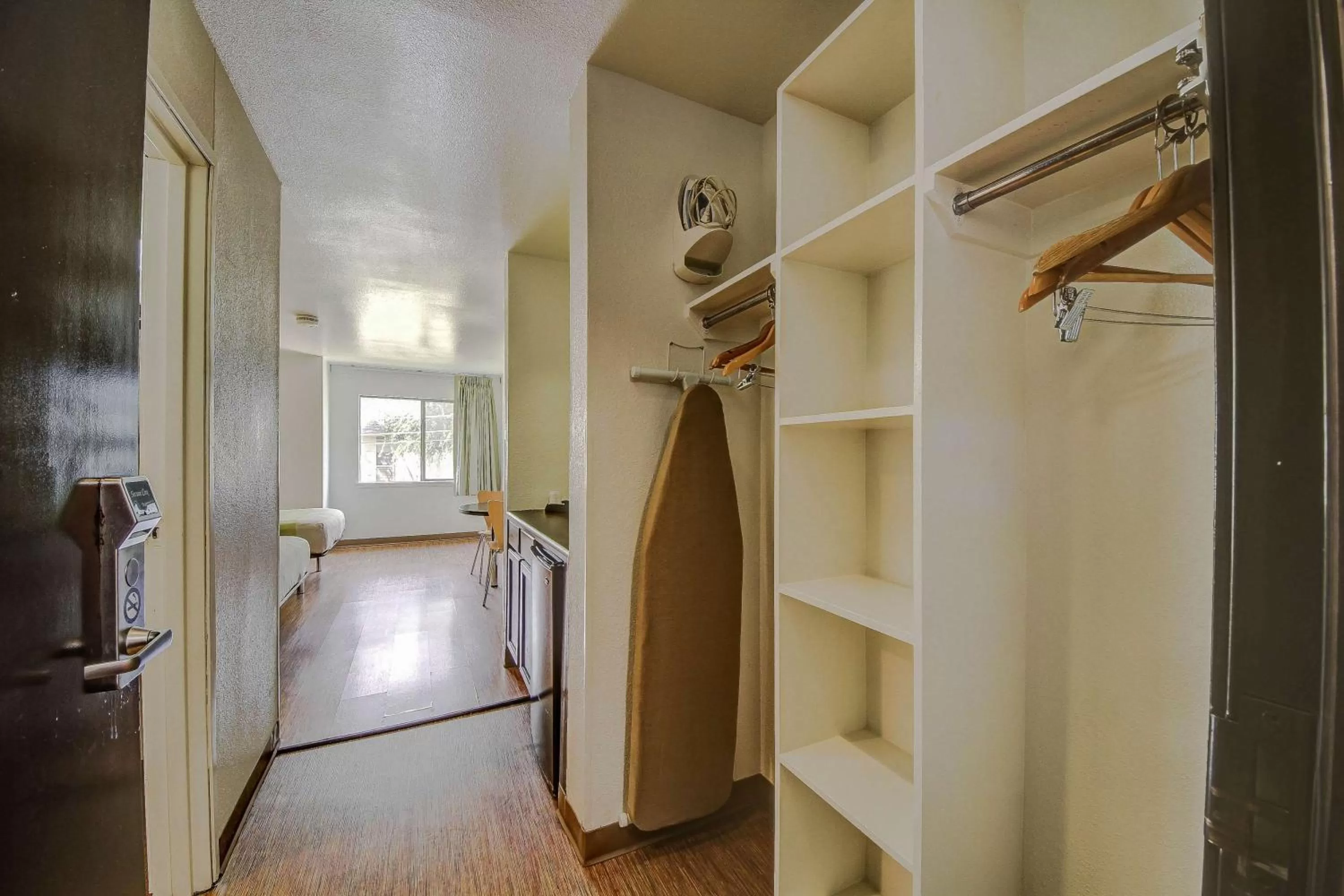 Deluxe Quadruple Room - Non-Smoking in Motel 6-San Antonio, TX - Medical Center South