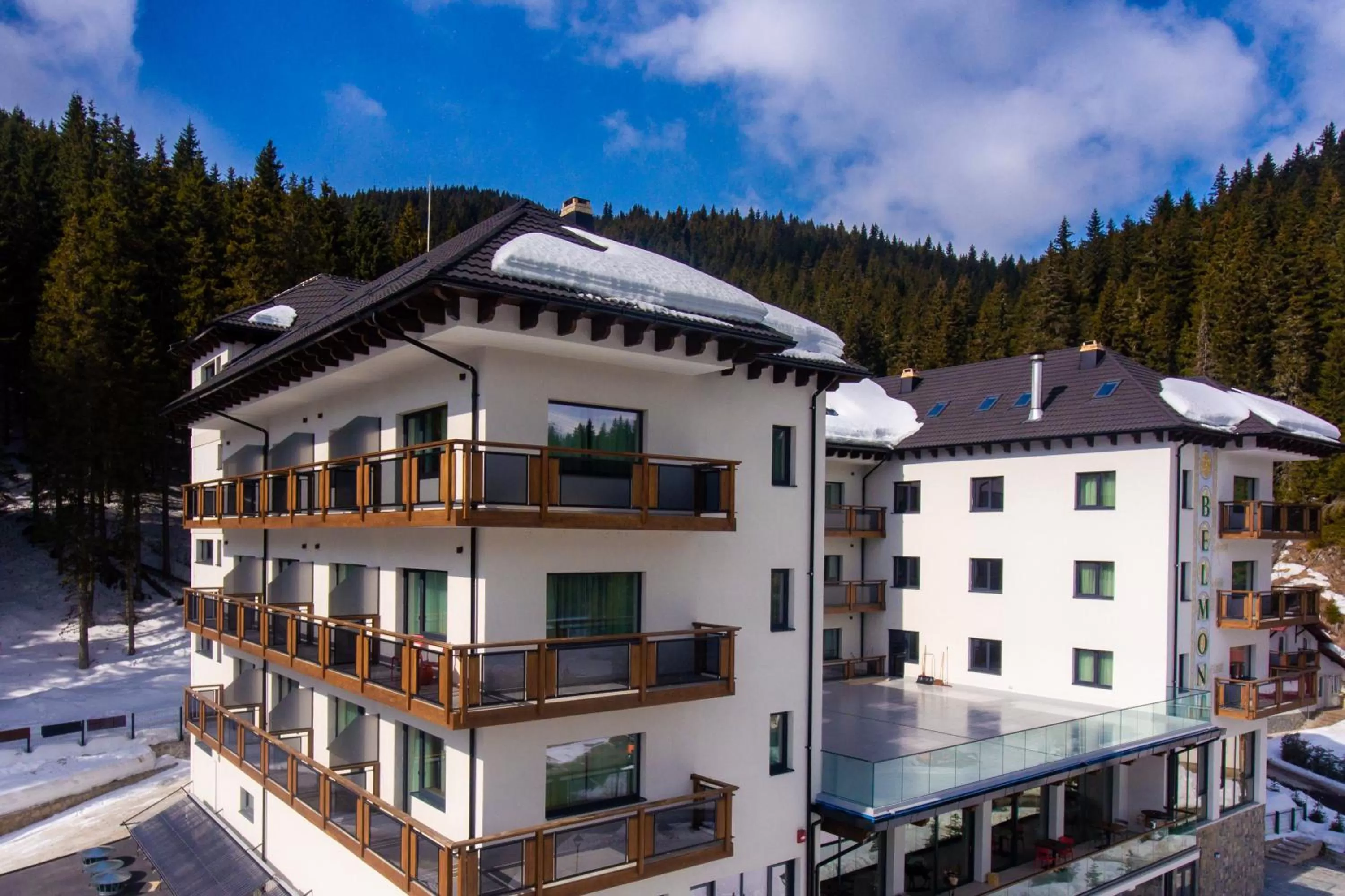 Property building in Hotel Belmont & Spa