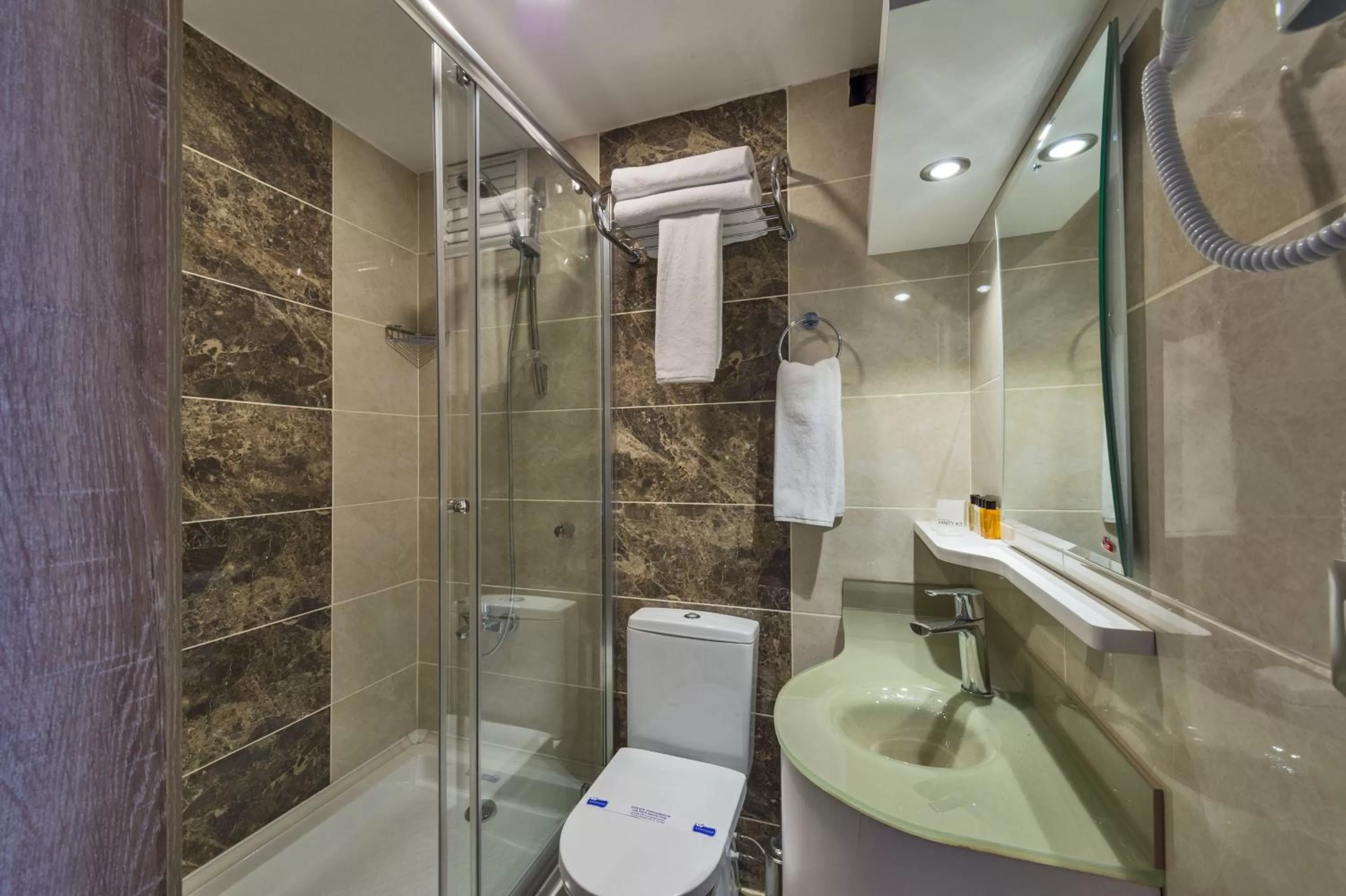 Bathroom in Alphonse Hotel