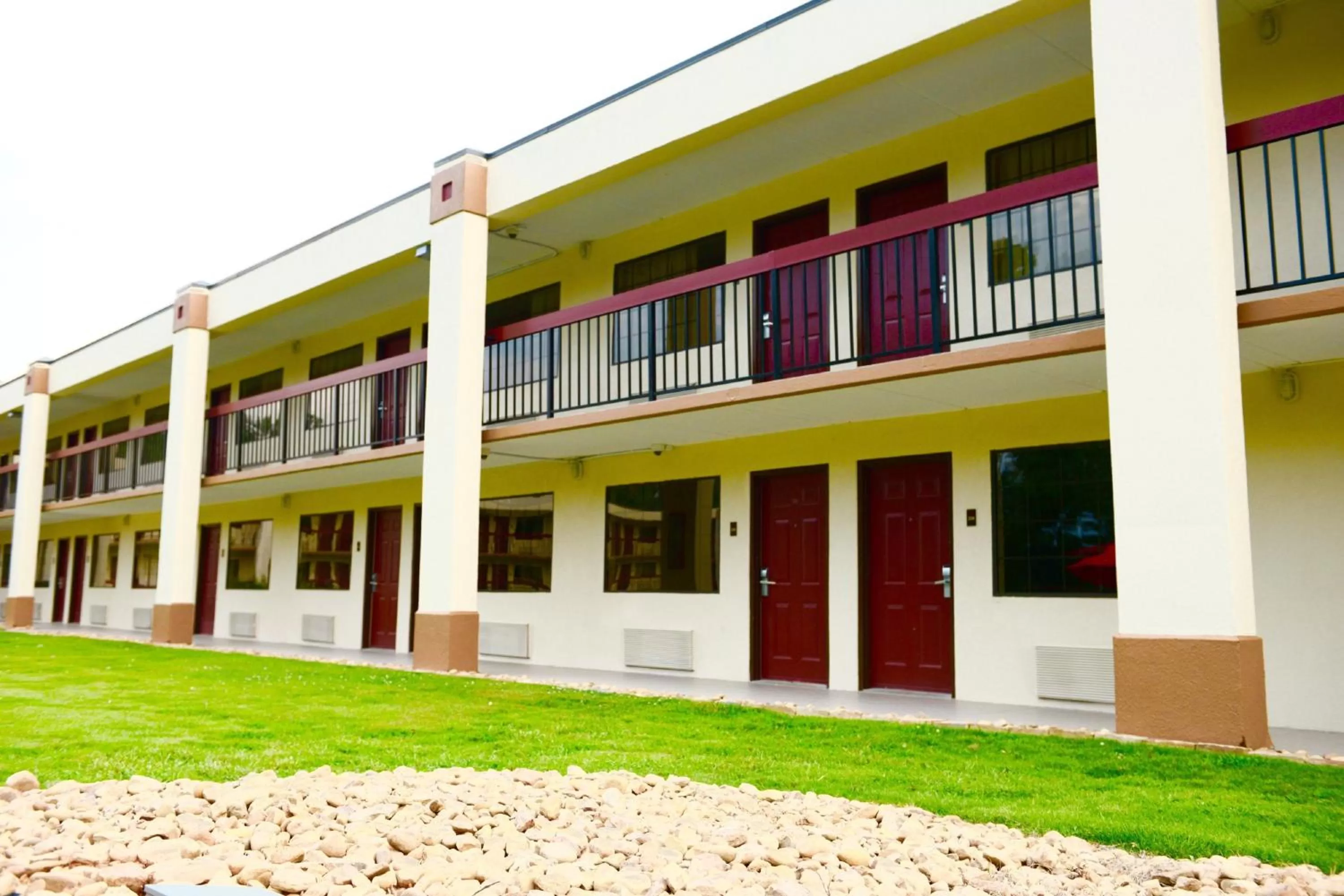 Property building in Red Roof Inn & Suites Commerce - Athens