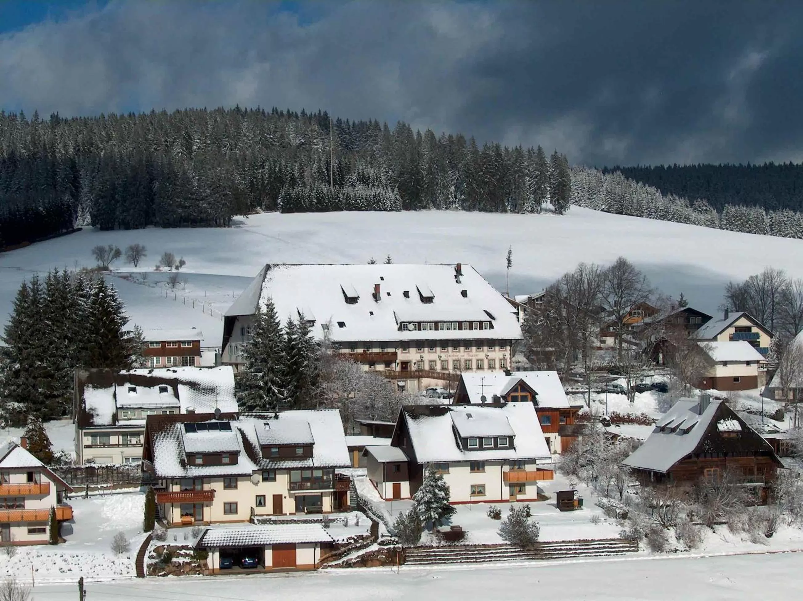 Property building in ZUR TRAUBE Schwarzwaldhotel & Restaurant am Titisee