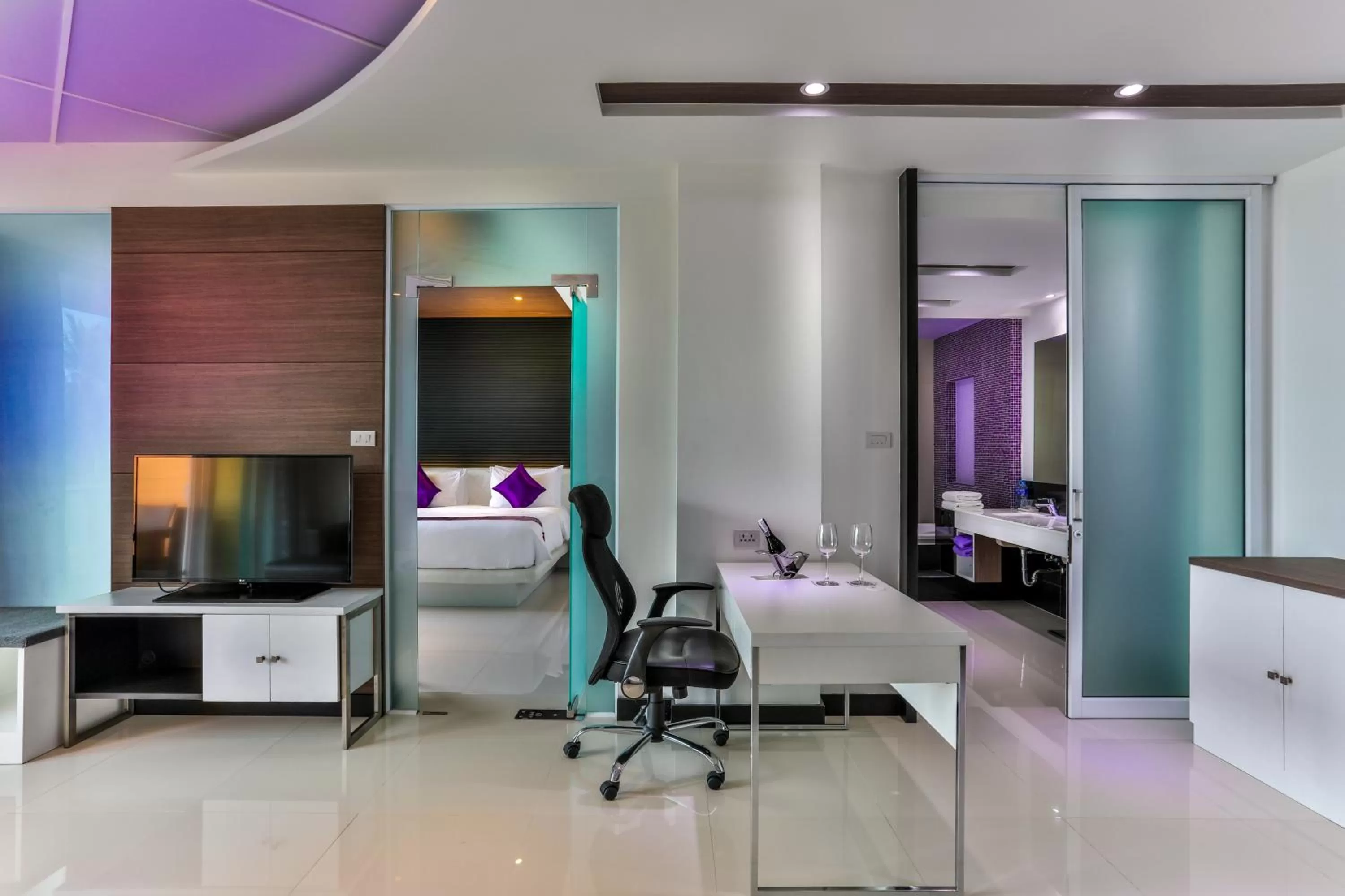 Living room, Bed in The L Resort, Krabi