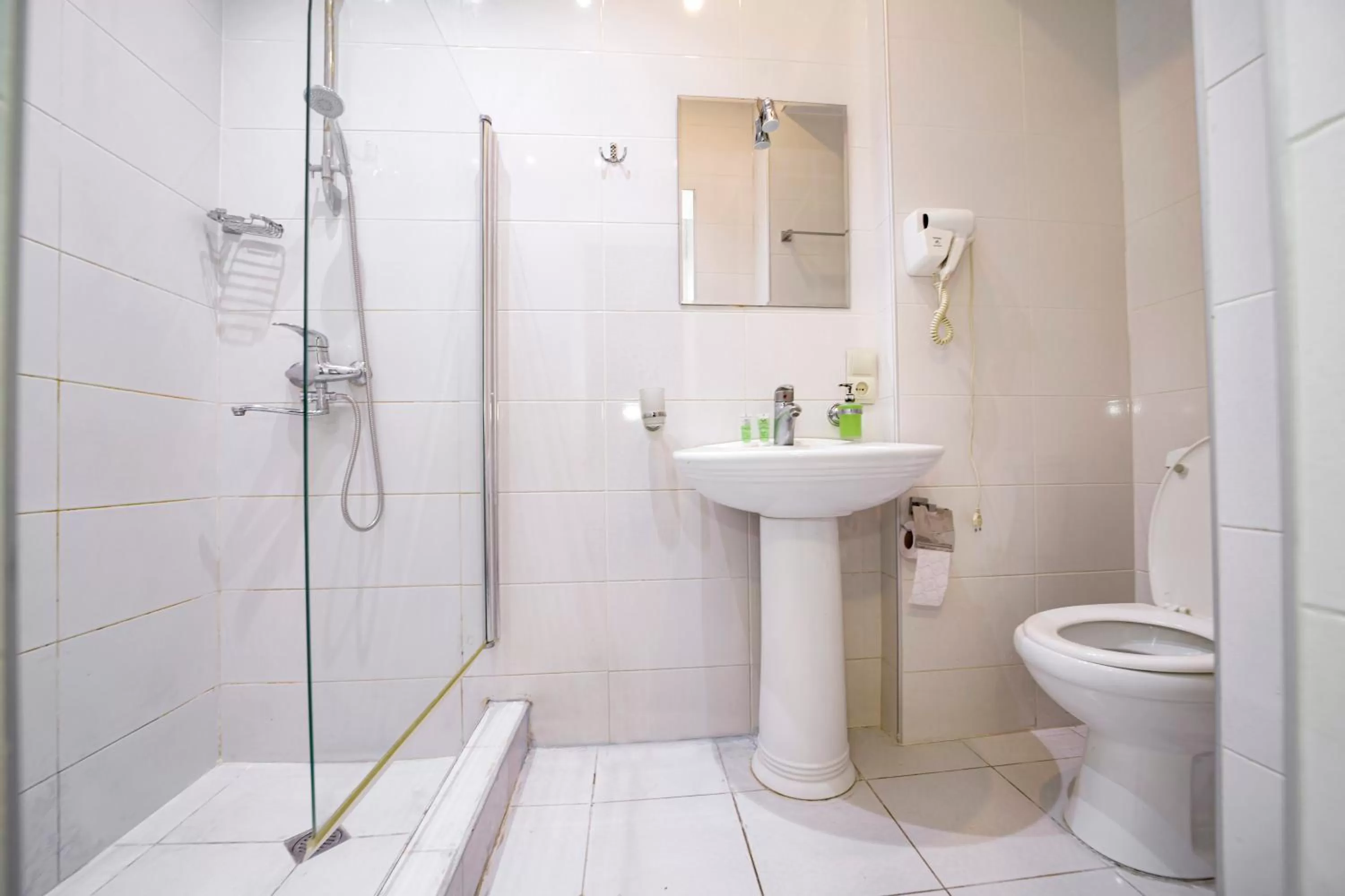 Shower, Bathroom in Nine Hotel