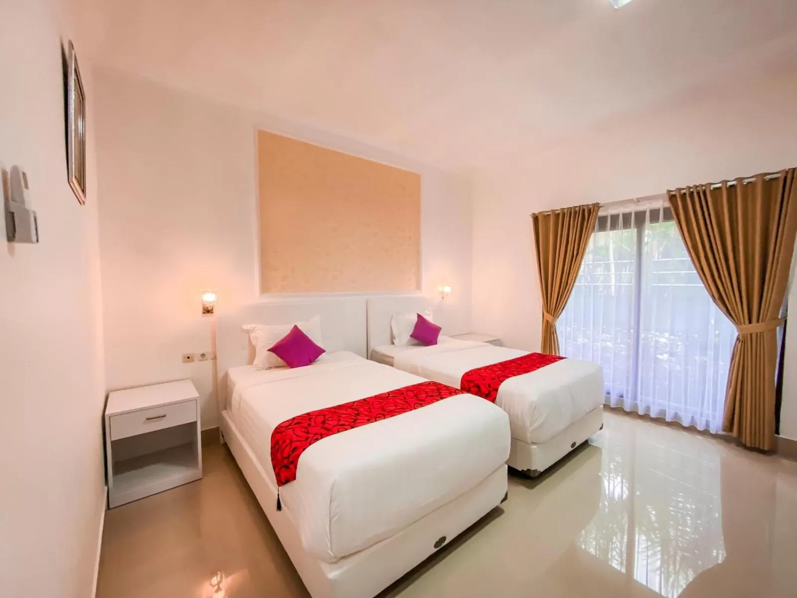 Photo of the whole room, Bed in Kesari Glory Nusa Penida by GenuineHost