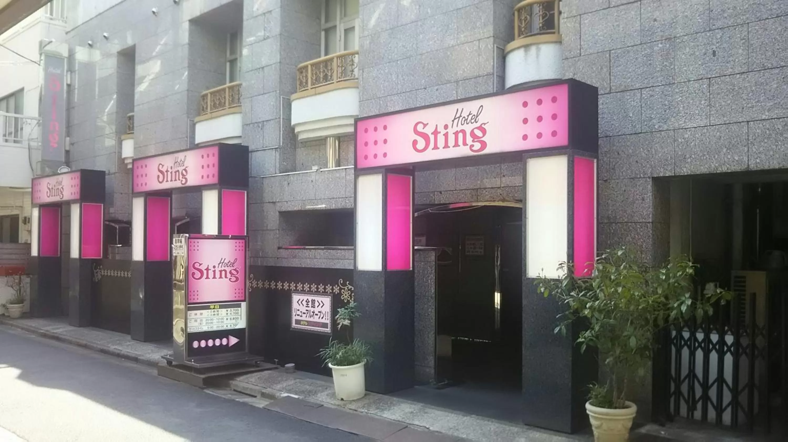 Facade/entrance in Hotel Sting