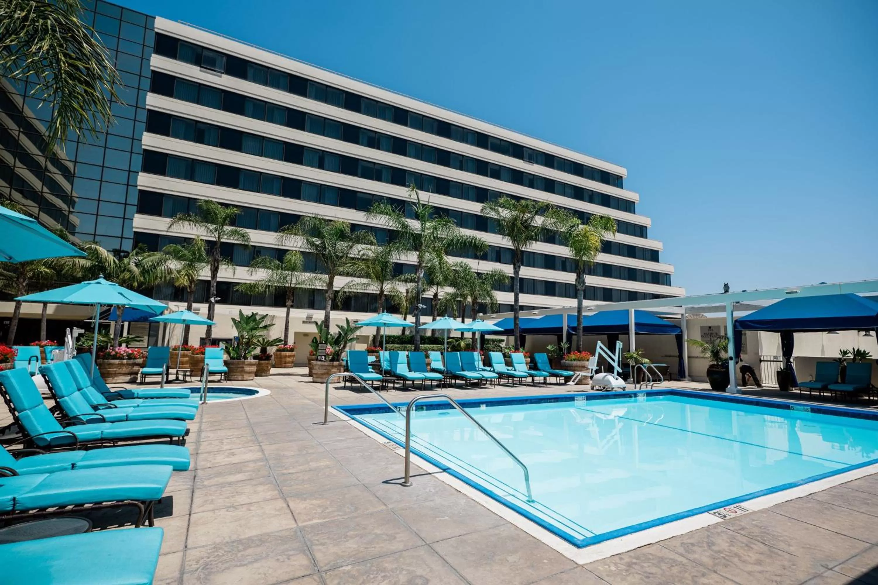 Swimming pool in Renaissance Newport Beach Hotel