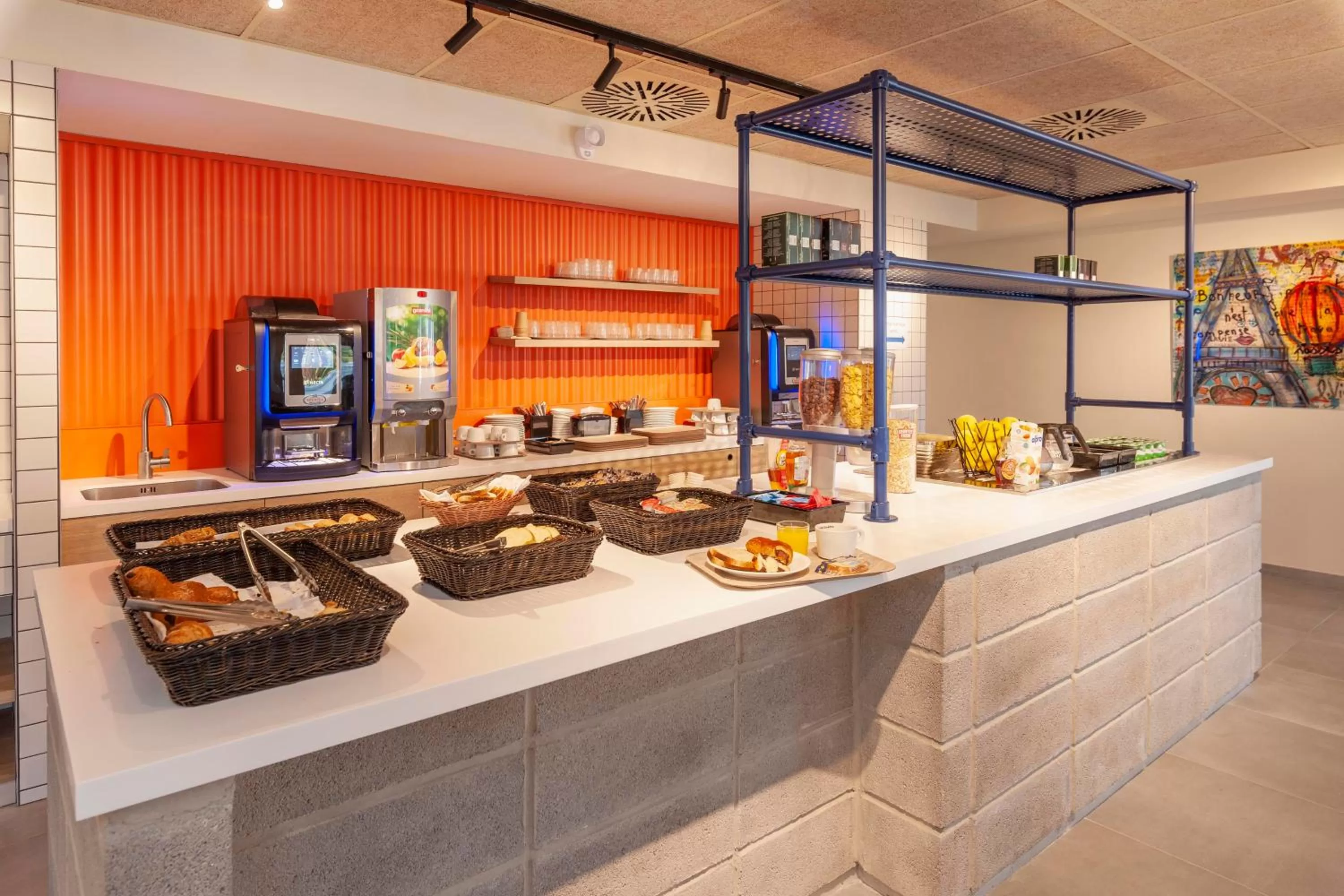 Food and drinks in Hotel ibis Mont De Marsan