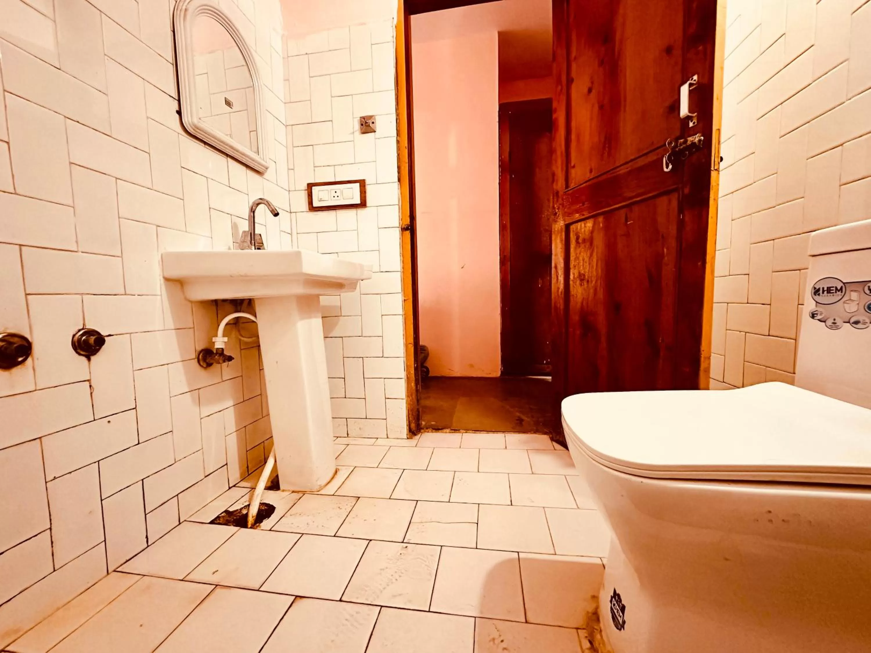 Toilet, Bathroom in Hotel D Kanchan Manali