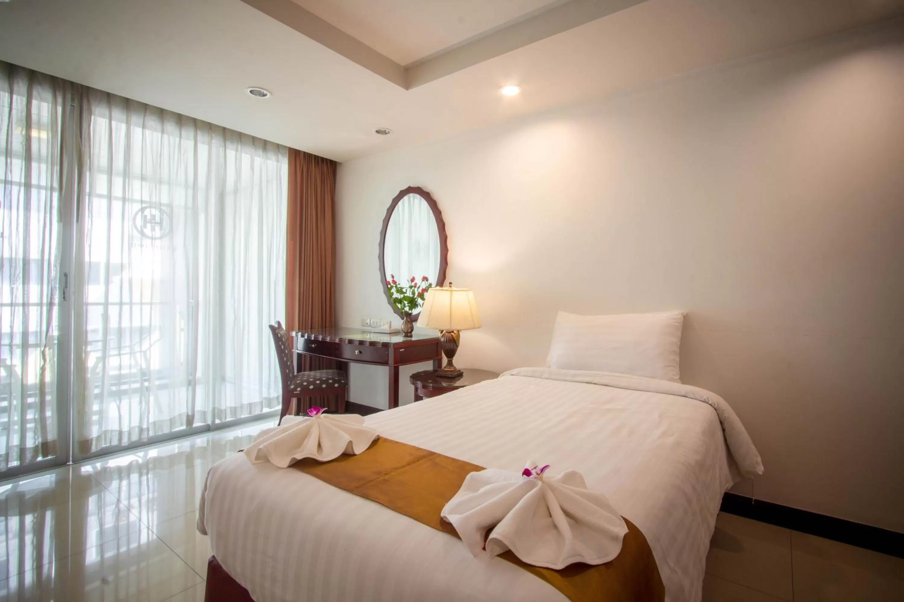 Bed in Nana Hiso Hotel