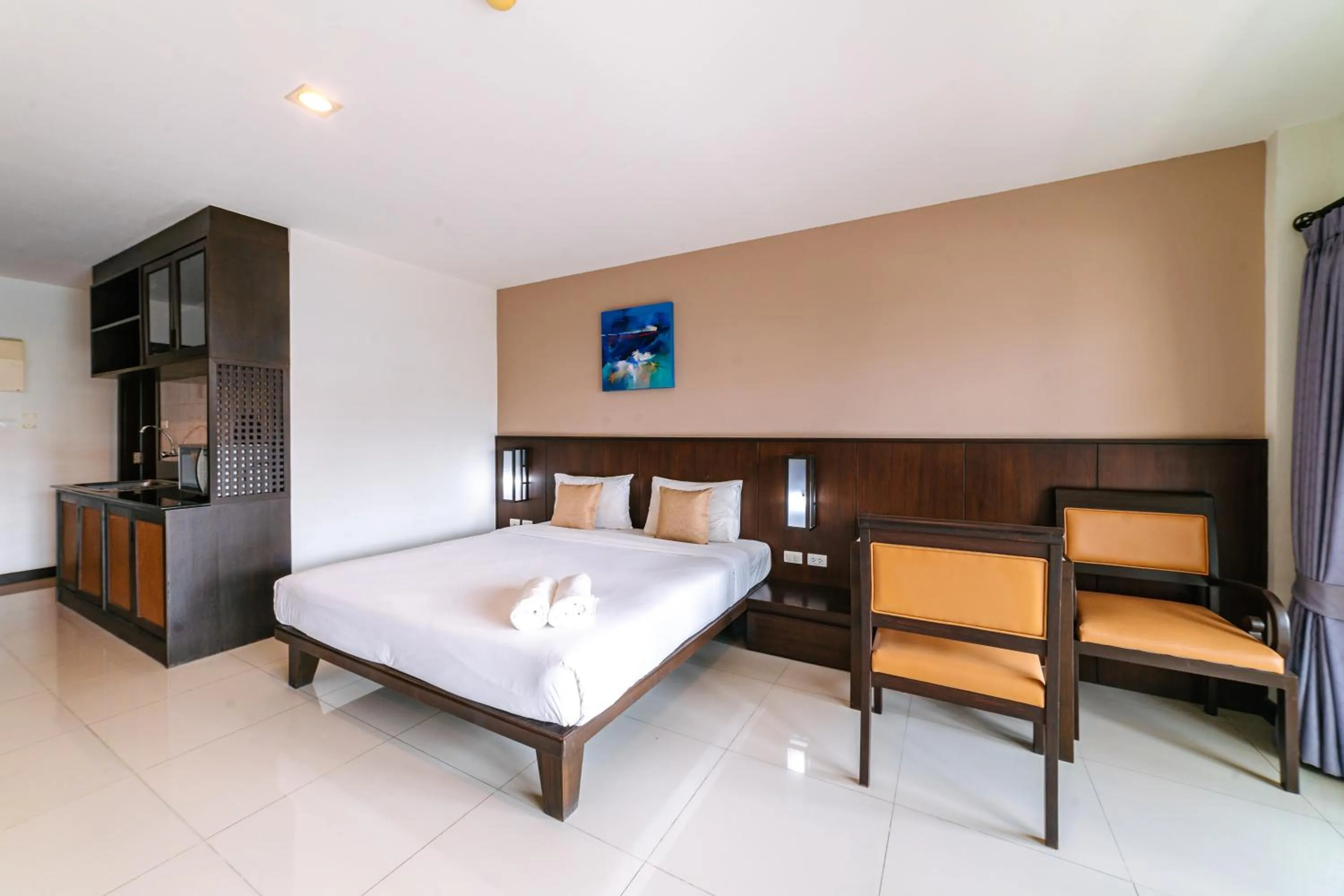 Bed in Ratana Hotel Sakdidet, PHUKET TOWN