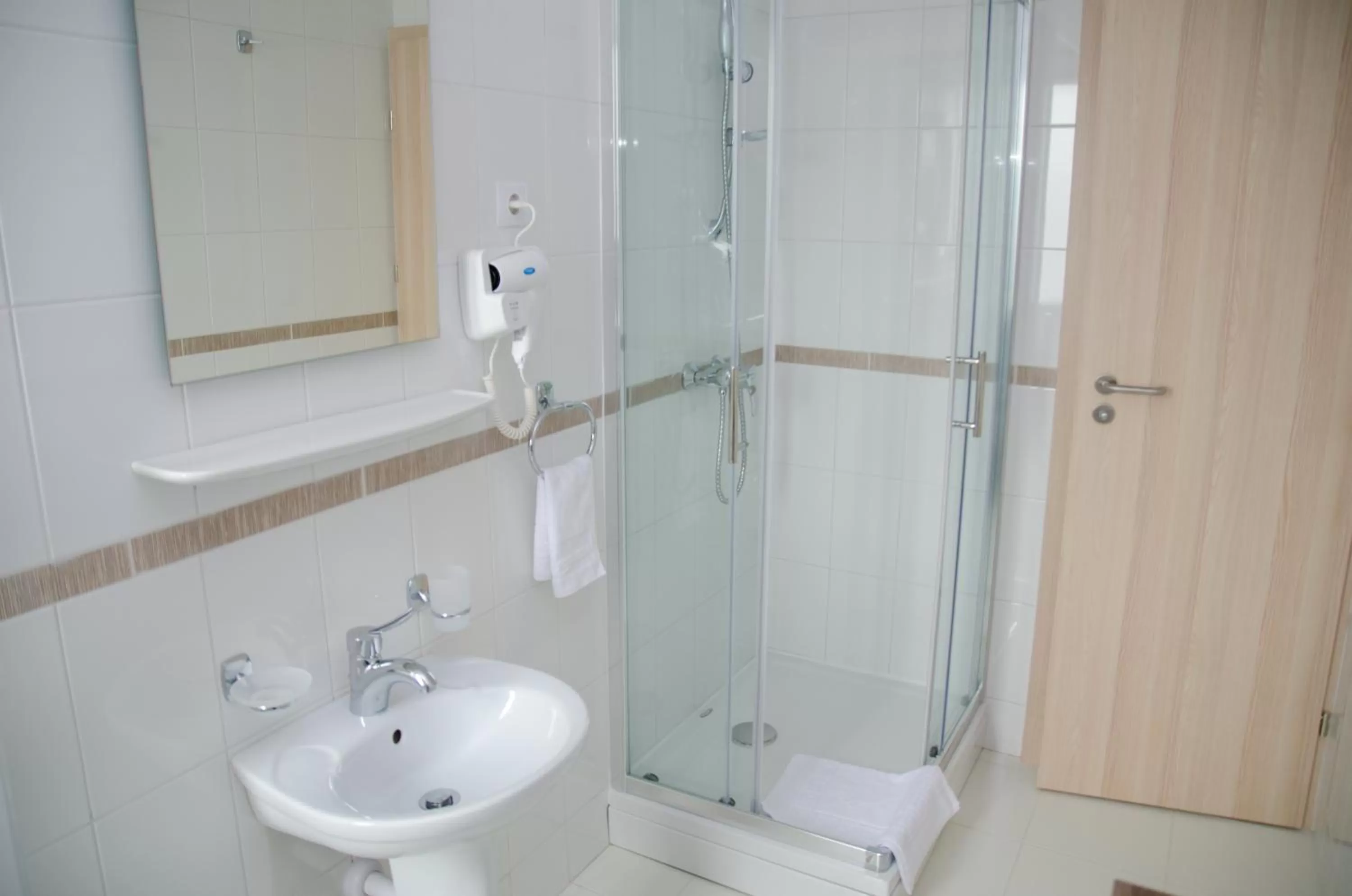 Shower, Bathroom in Potaissa Hotel