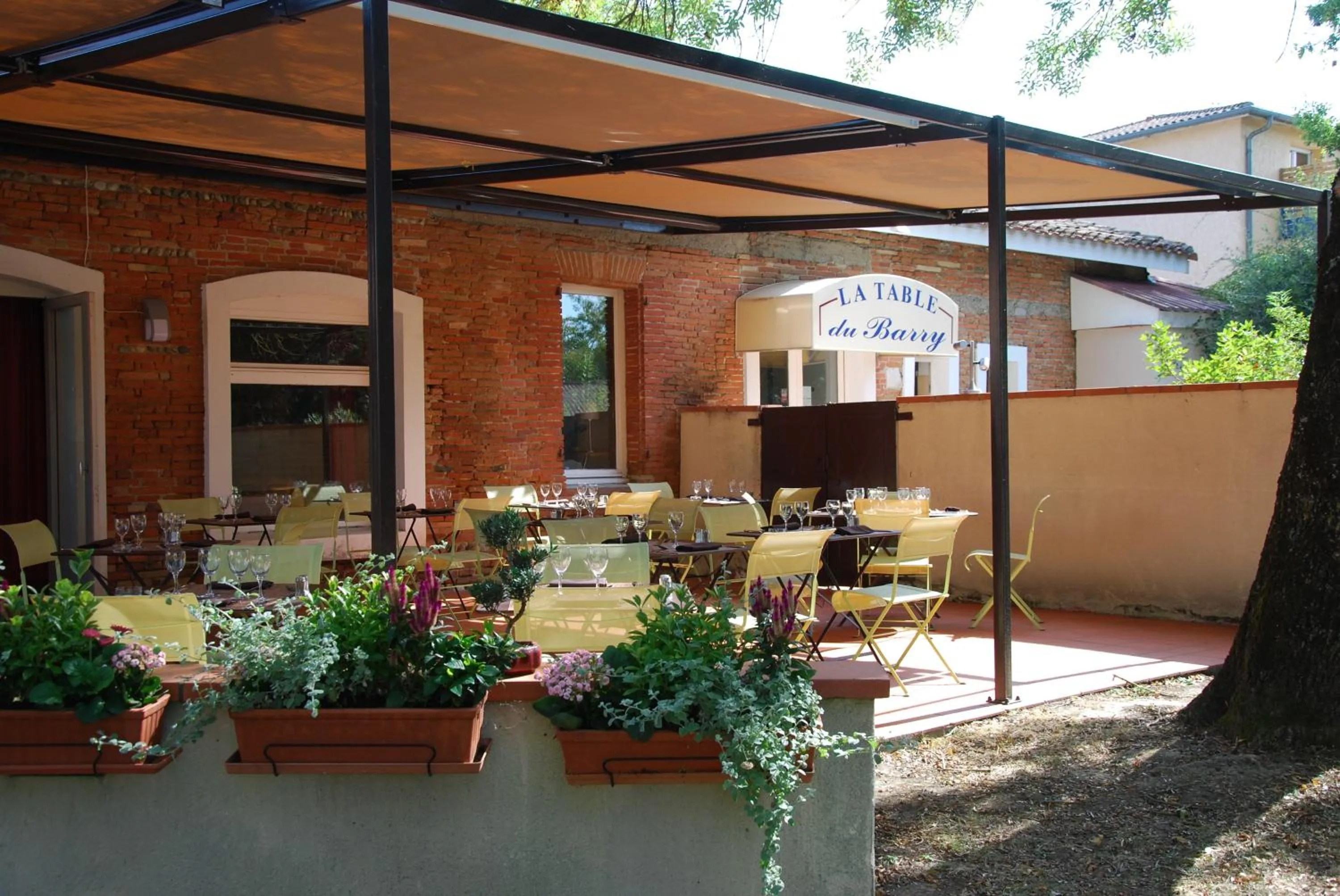 Restaurant/places to eat in Hôtel Le Barry, Toulouse Nord