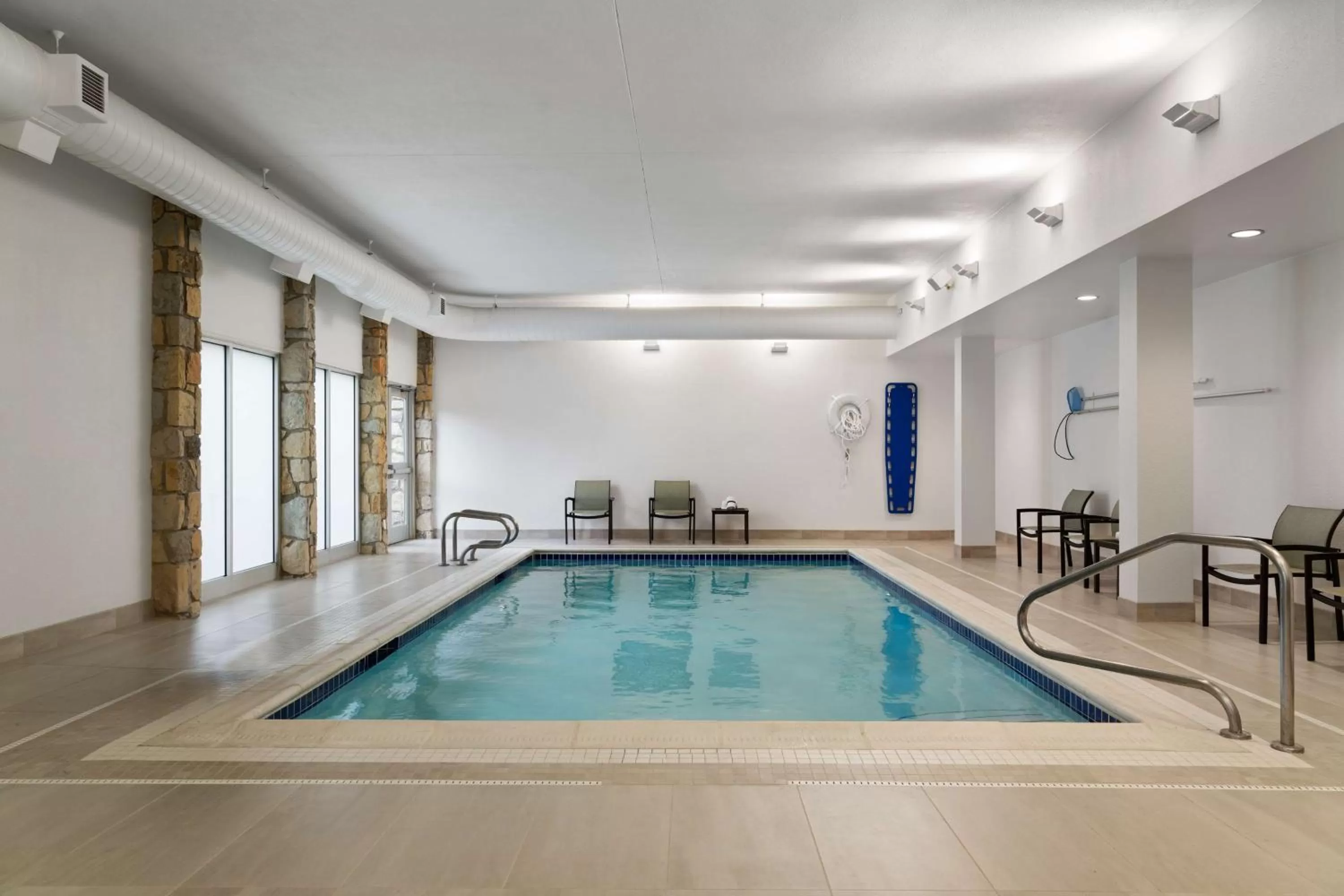 Pool view in DoubleTree by Hilton Pittsburgh Airport