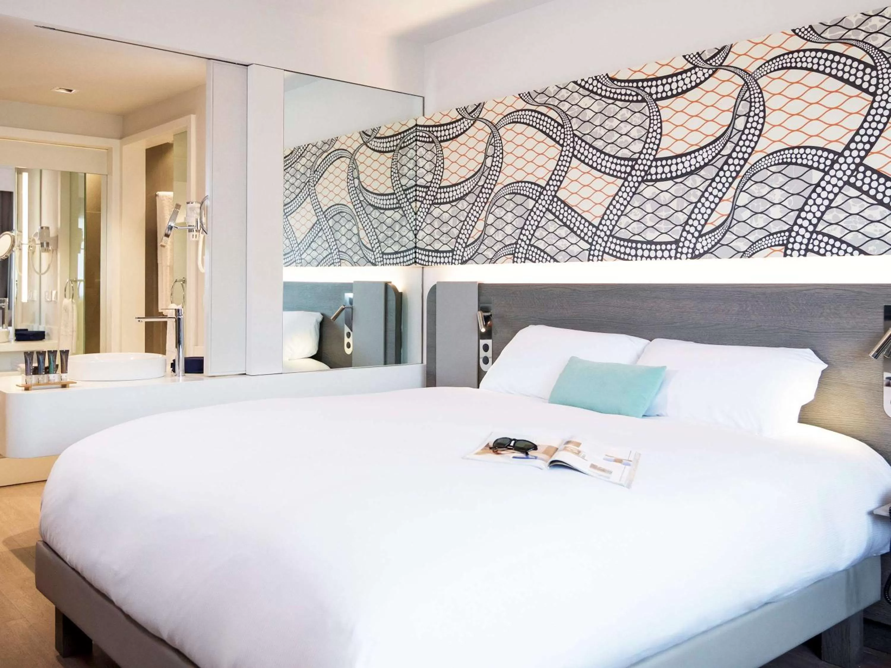 Photo of the whole room, Bed in Novotel Cotonou Orisha