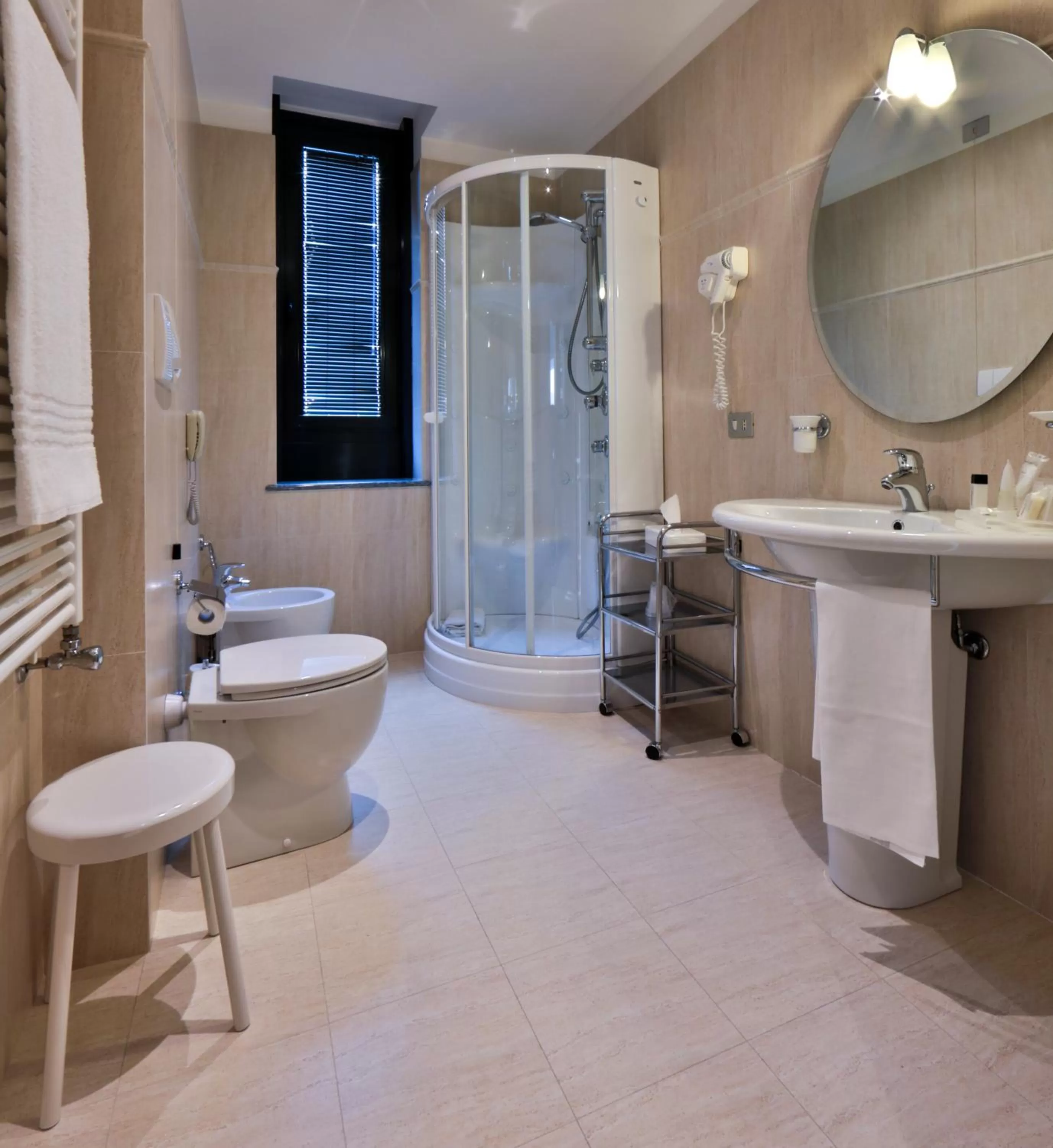 Shower in Best Western Plus Executive Hotel and Suites