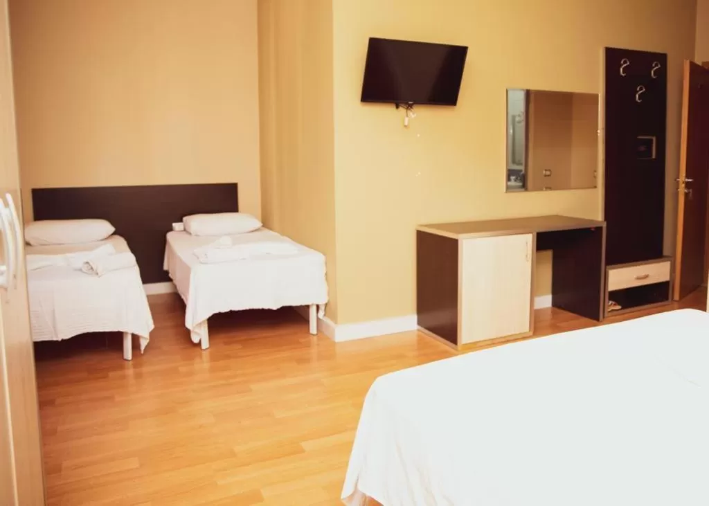 Bedroom, Bed in Hotel Continental