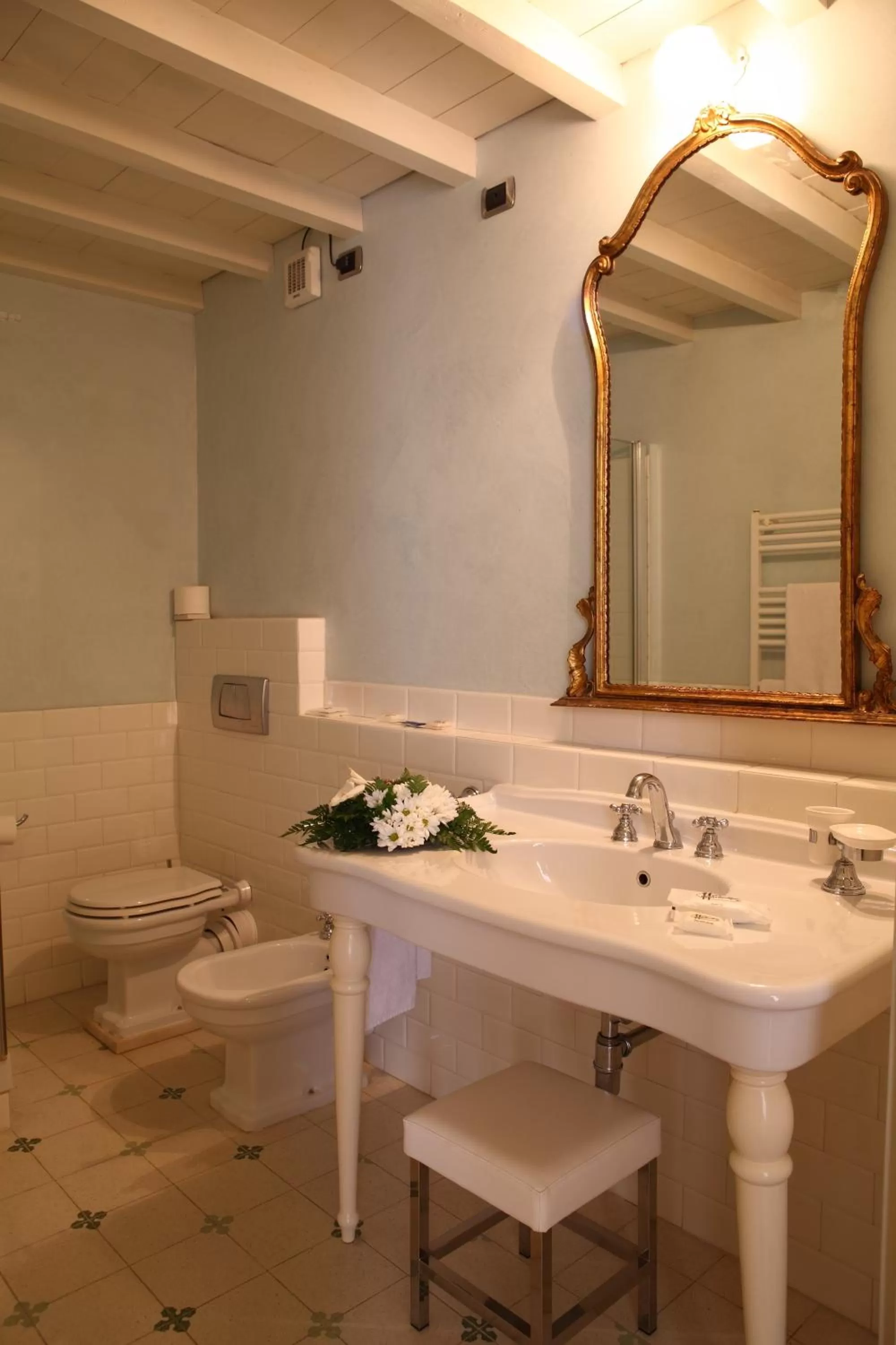 Bathroom in Classique