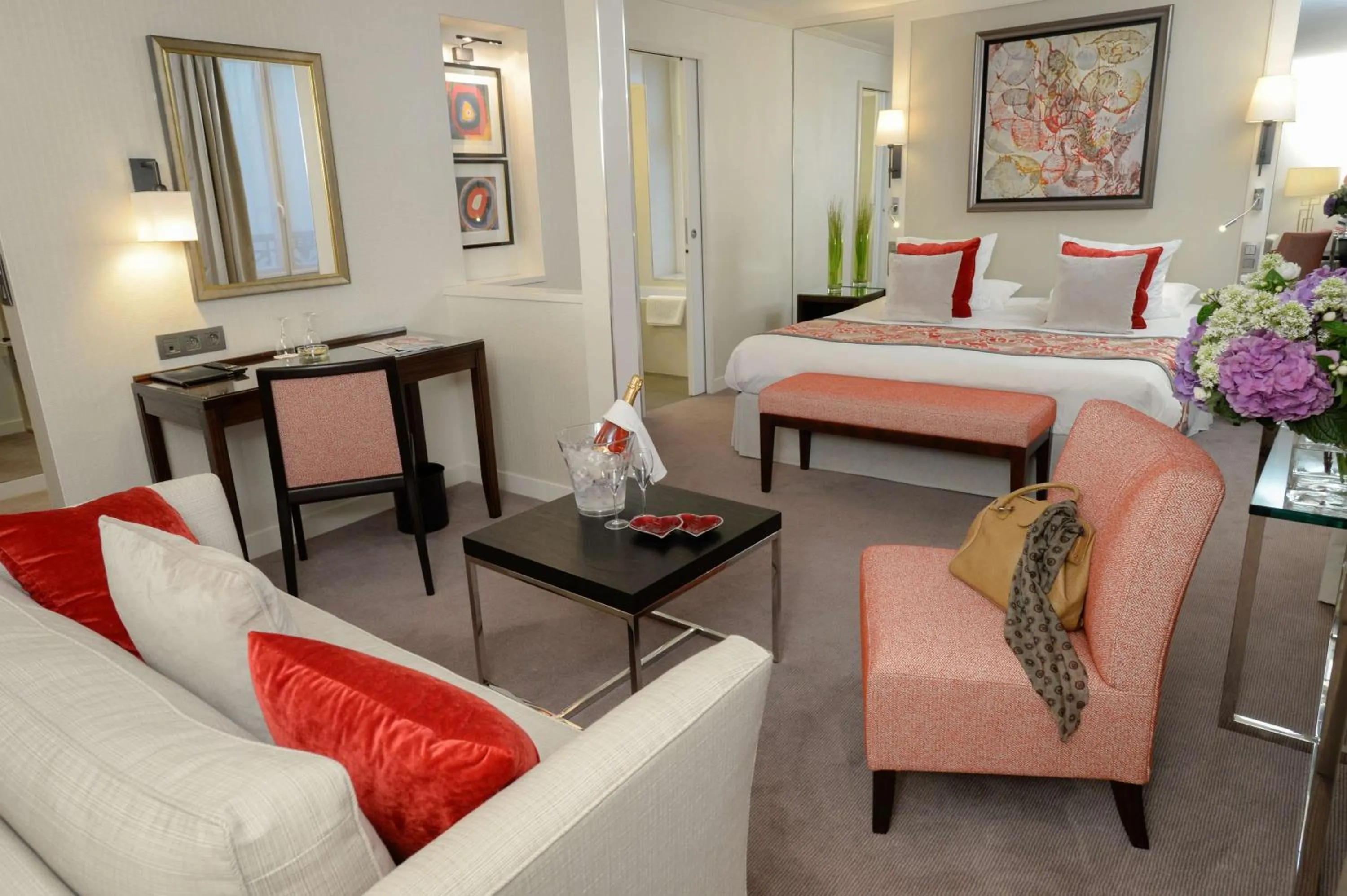 Photo of the whole room, Bed in Best Western Plus Hotel Sydney Opera