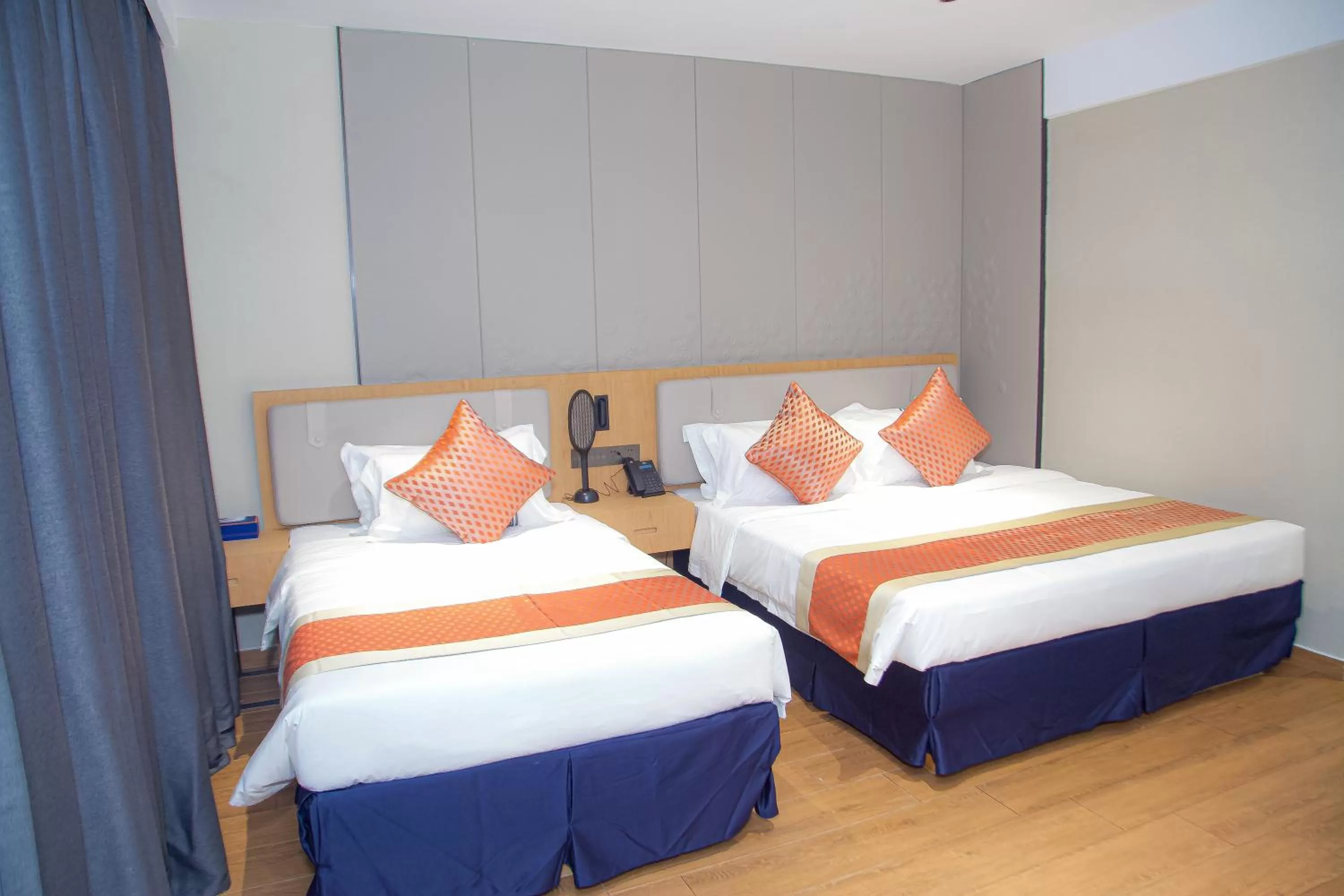 Photo of the whole room, Bed in Hôtel FAMILLE MONDIALE