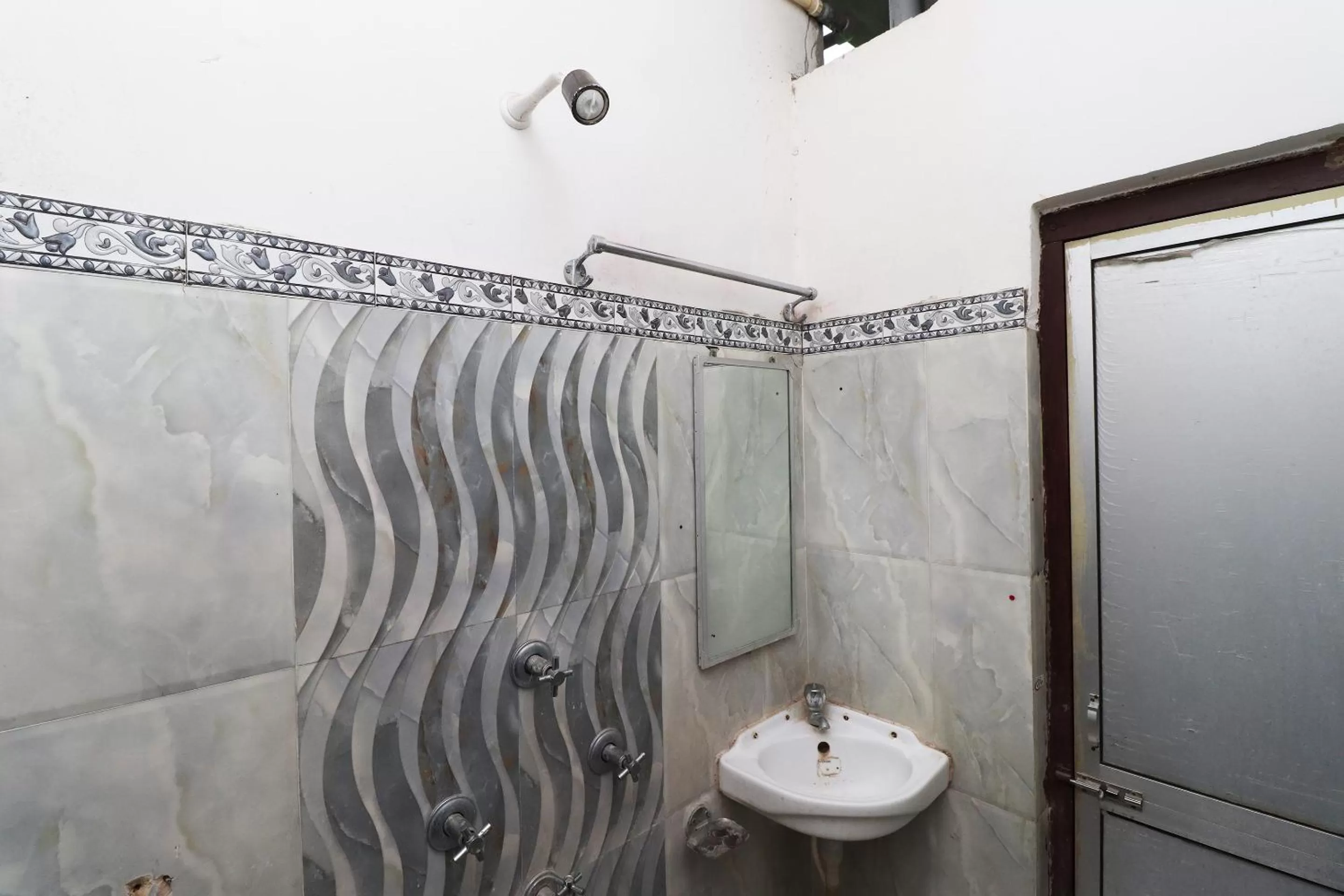 Bathroom in Hotel Vijay