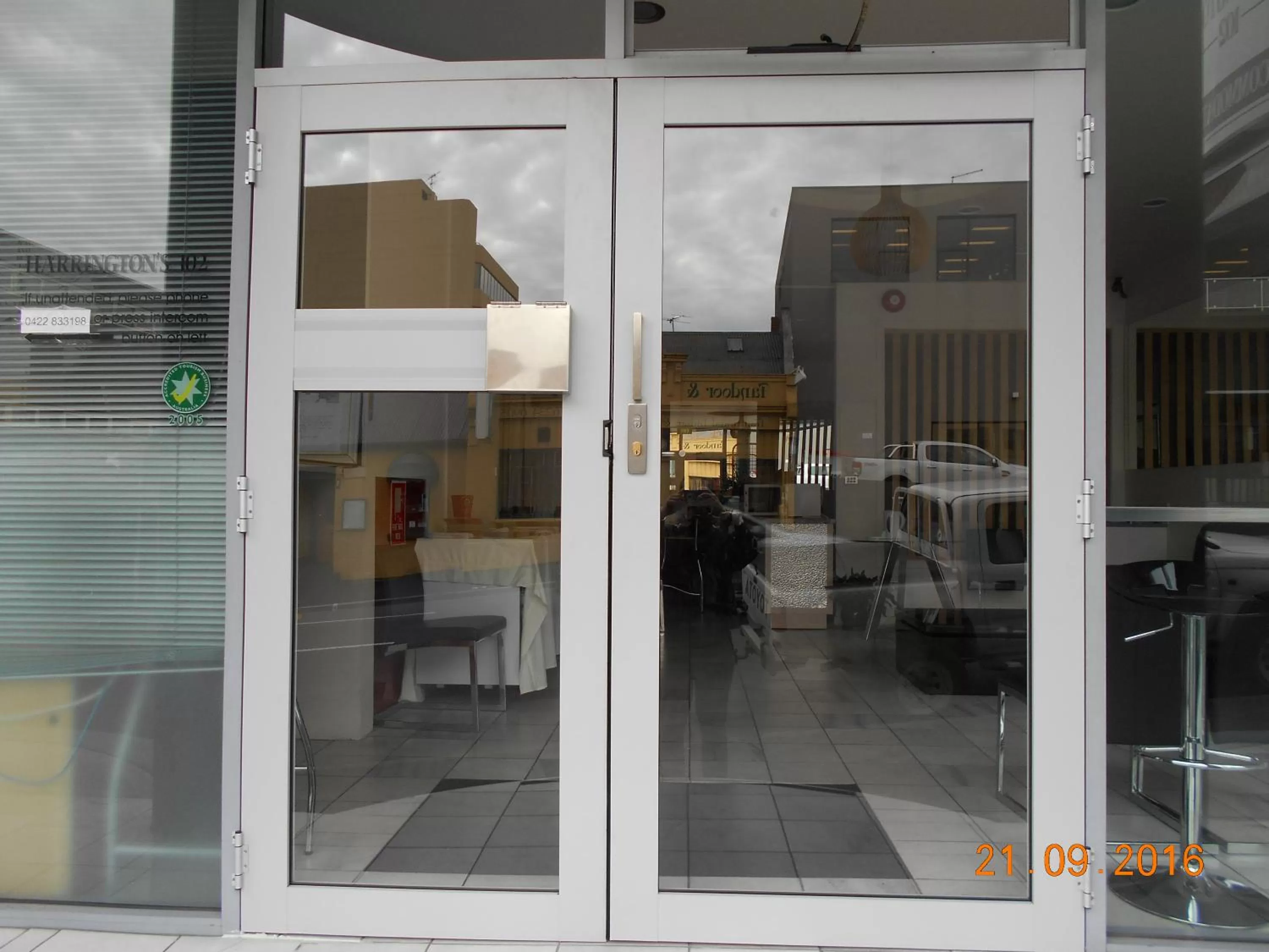 Facade/entrance in Harringtons102