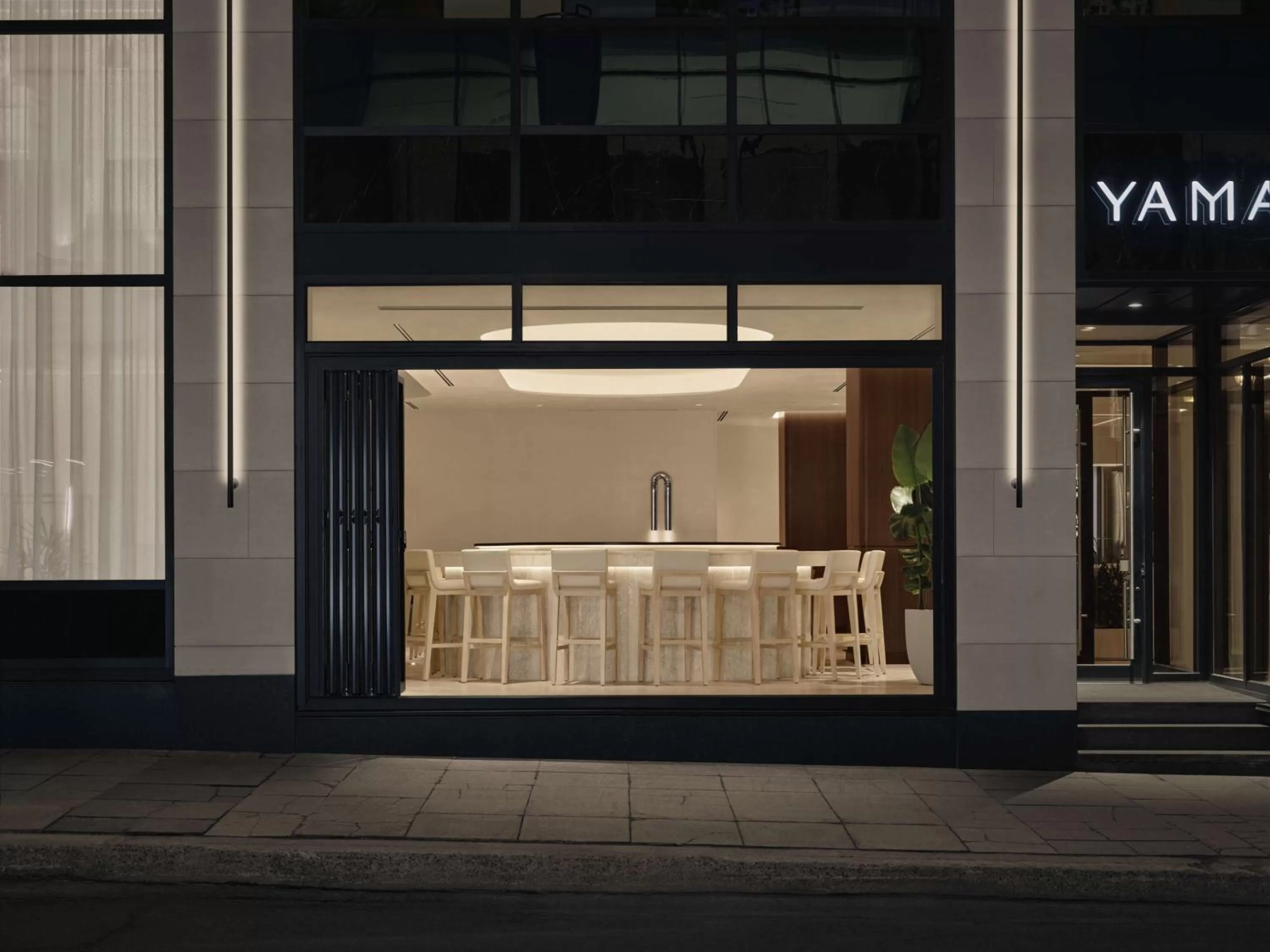 Lounge or bar in Vogue Hotel Montreal Downtown, Curio Collection by Hilton