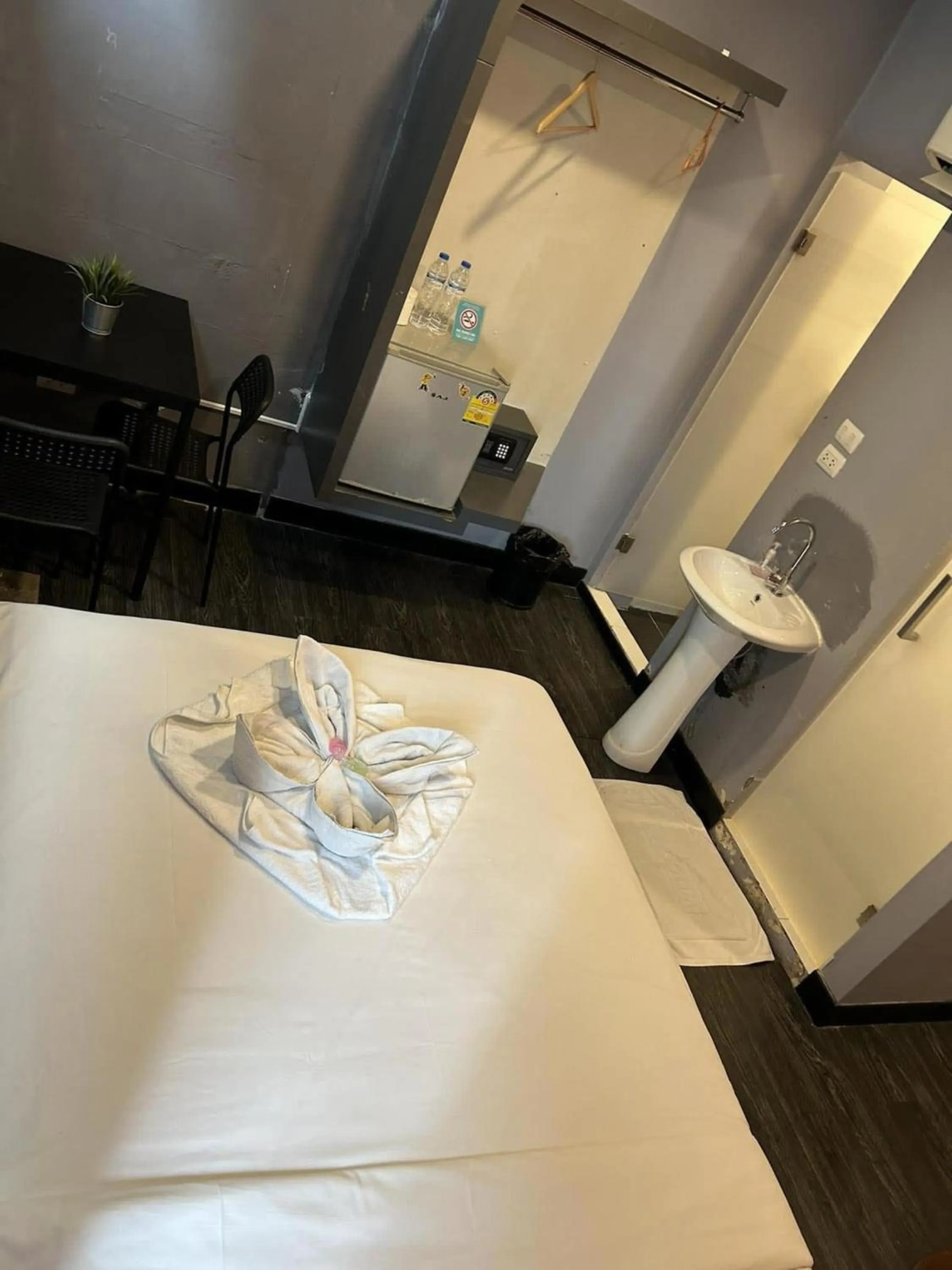 Bathroom in CheQinn Hostel - Sukhumvit 4 Nana Plaza