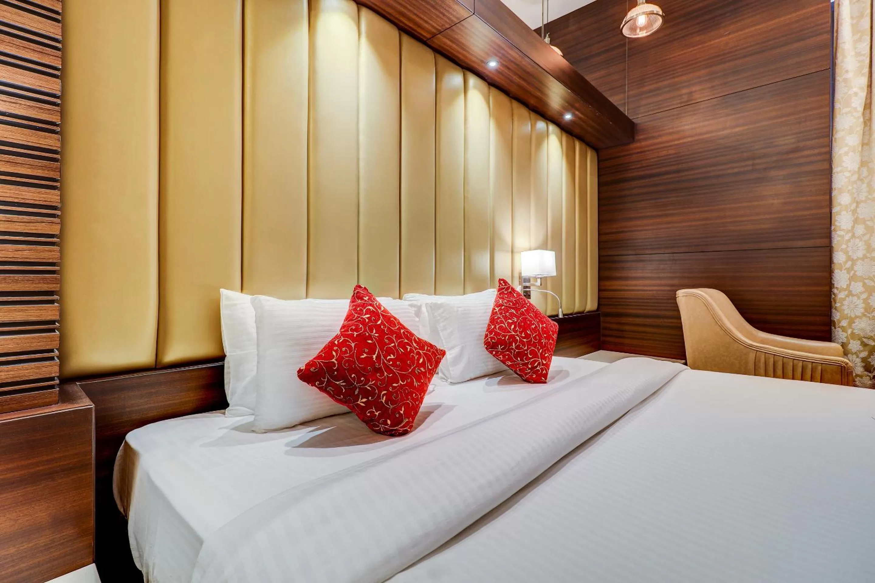 Bed in Hotel Gurudev Grand