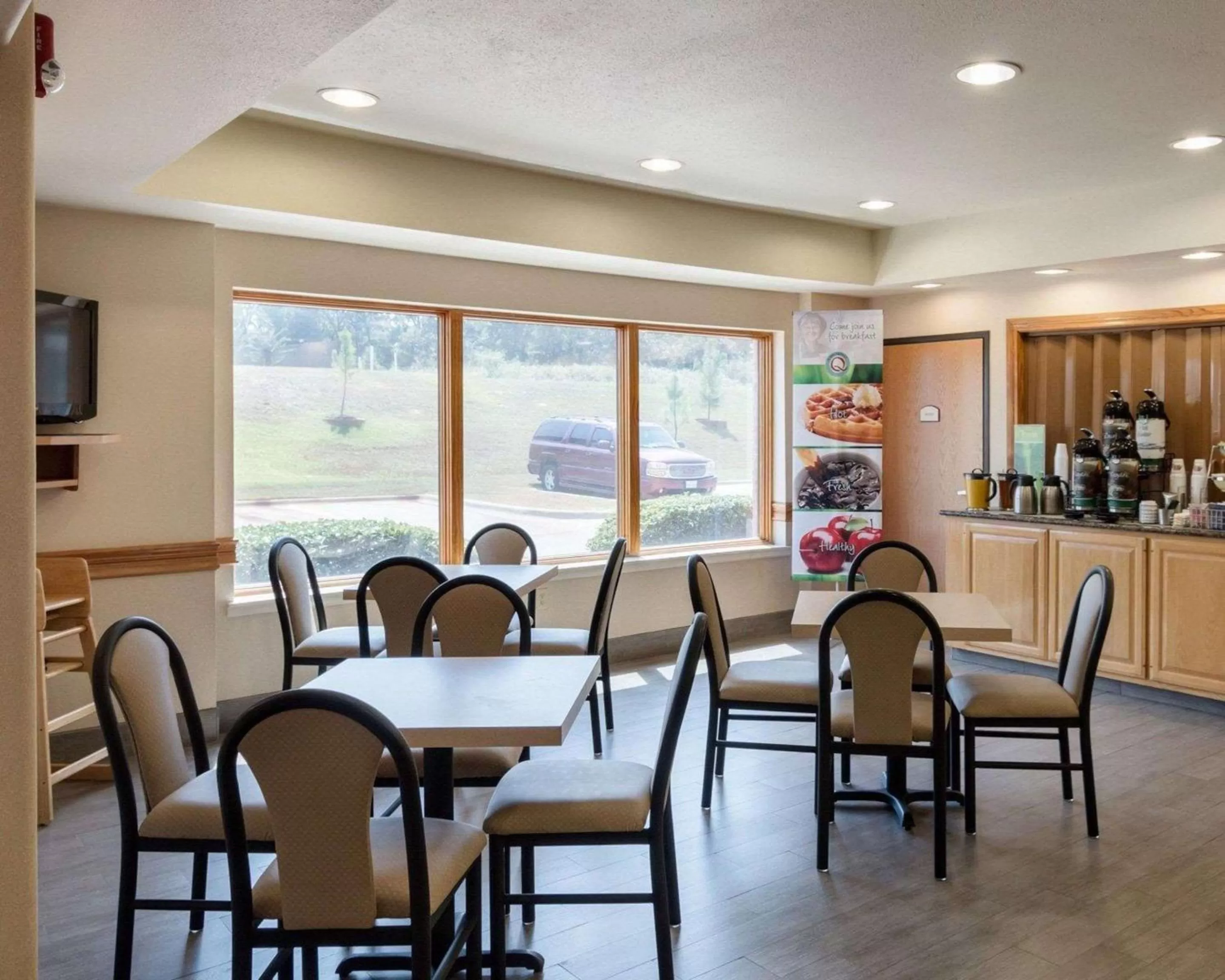 Restaurant/places to eat in Quality Inn Buffalo