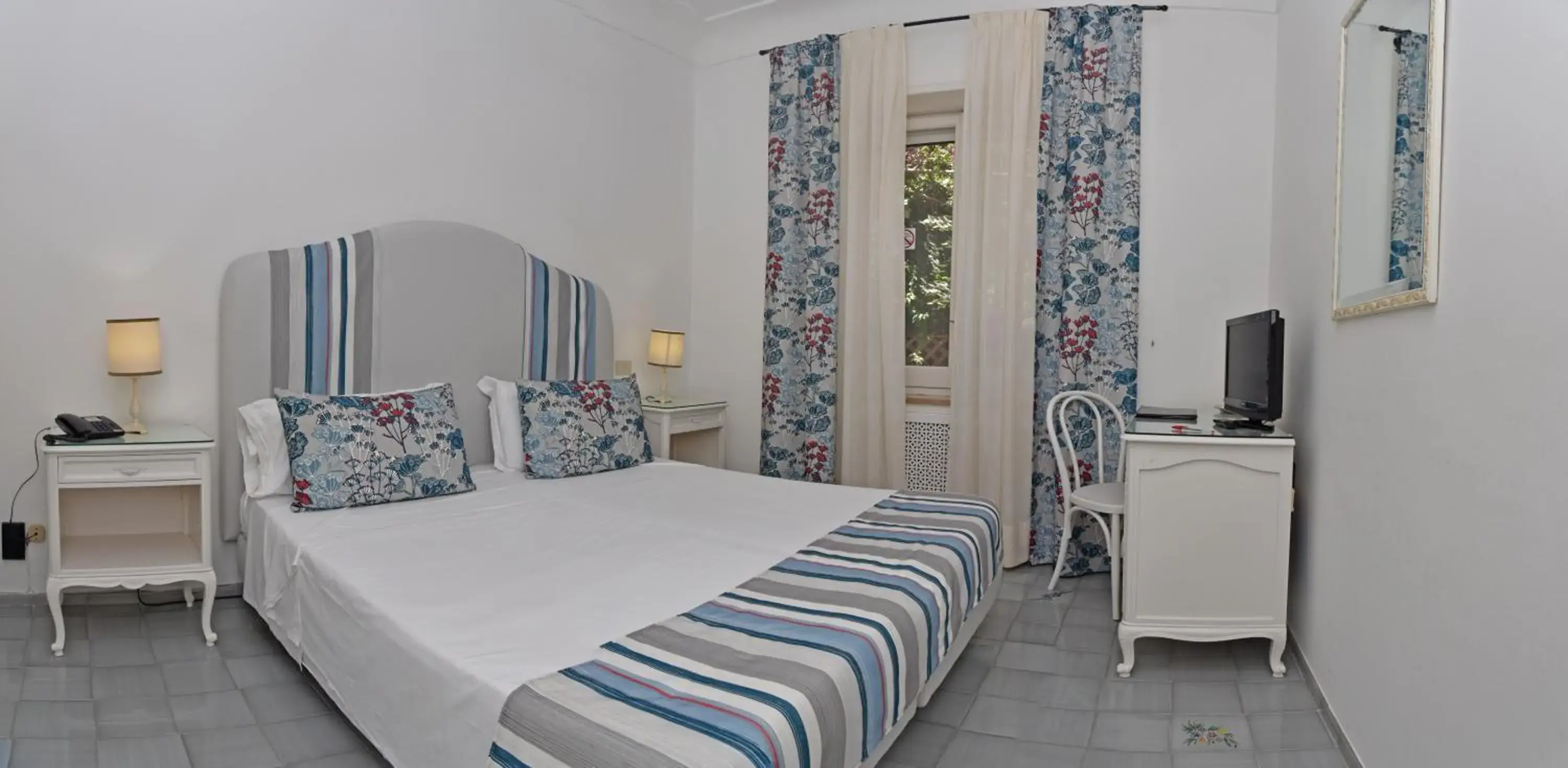Economy Double or Twin Room in Hotel San Felice Economy Double or Twin Room in Hotel San Felice