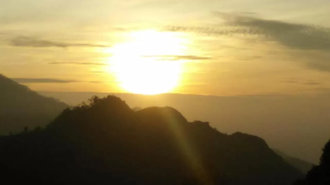 Sunrise/Sunset in Maple Home Stay