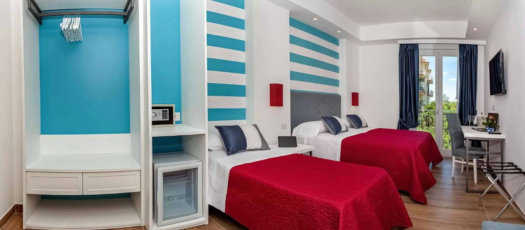 View (from property/room), Bed in Hotel Angelina