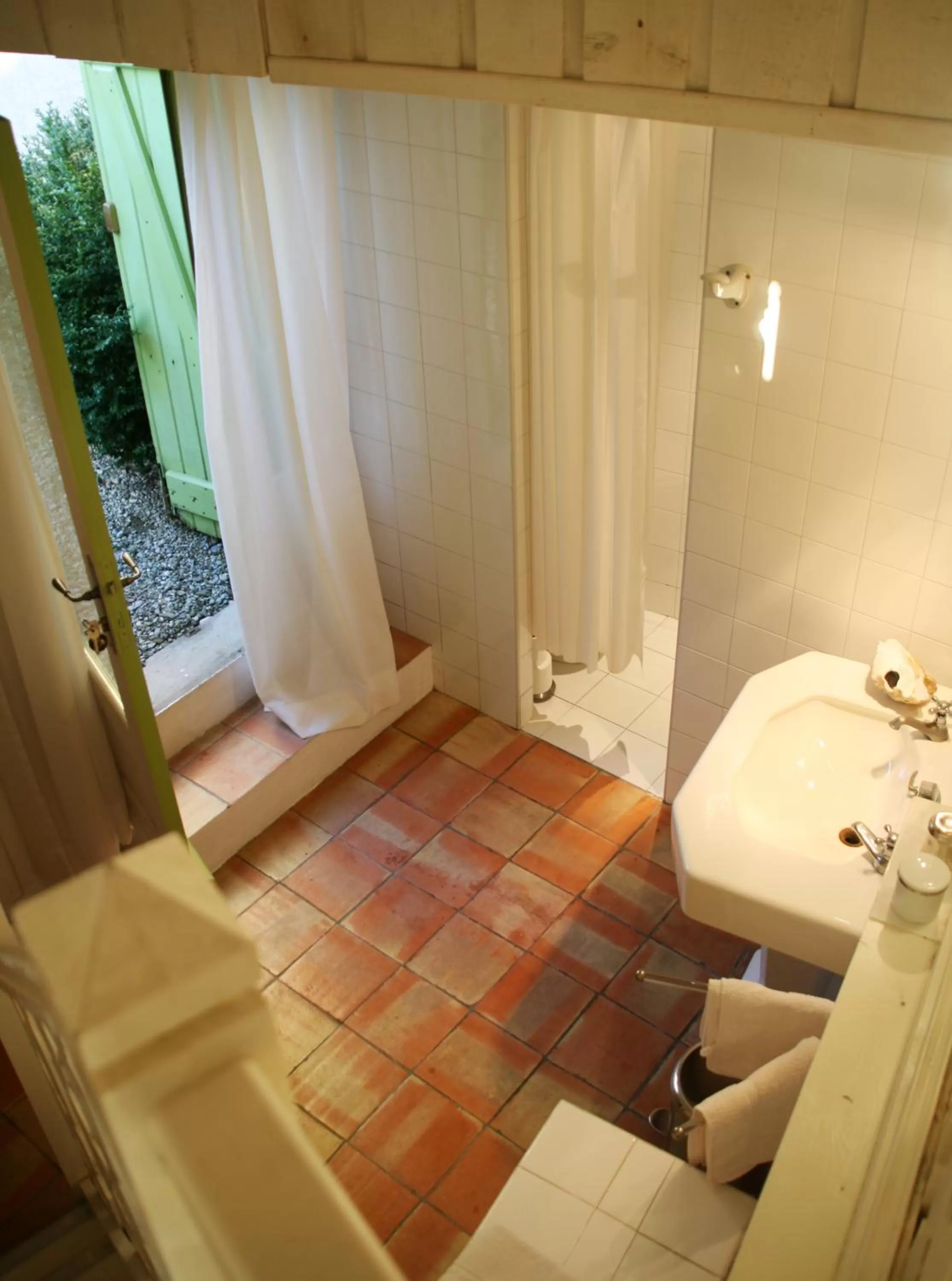 Bathroom, Bed in La Maison sur la Colline