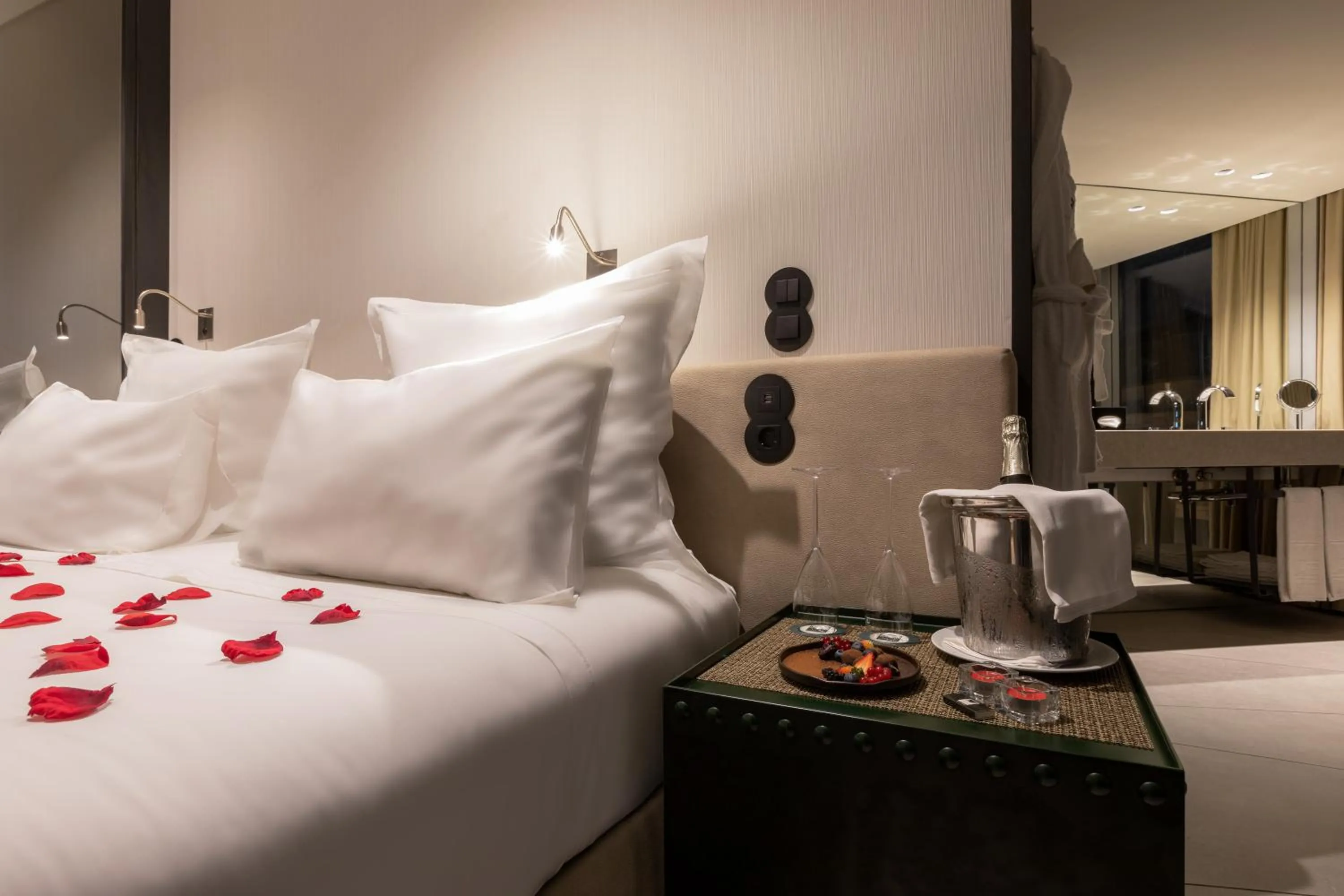 Bed in Porto Royal Bridges Hotel