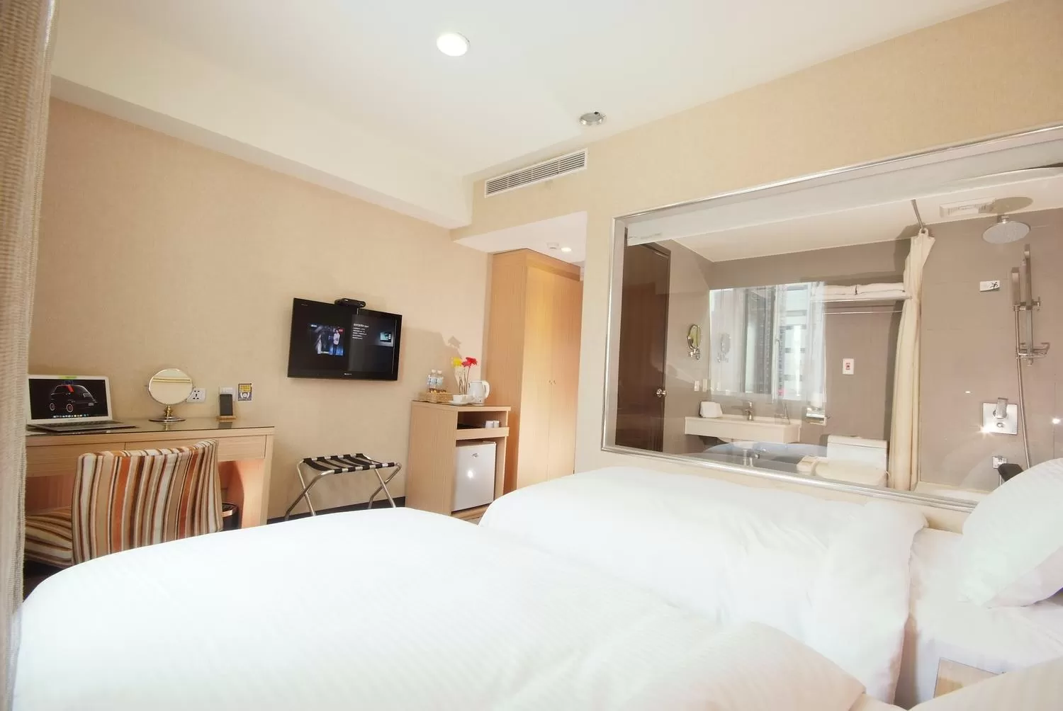 Bed in The Metro Hotel Taichung