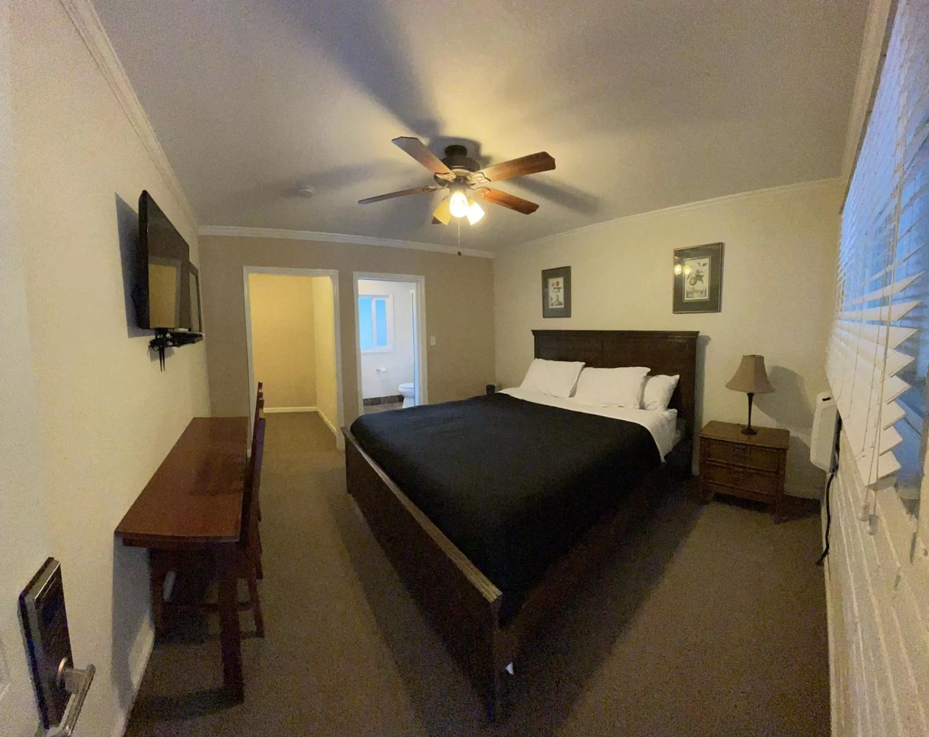 Bed in Sierra Woods Lodge