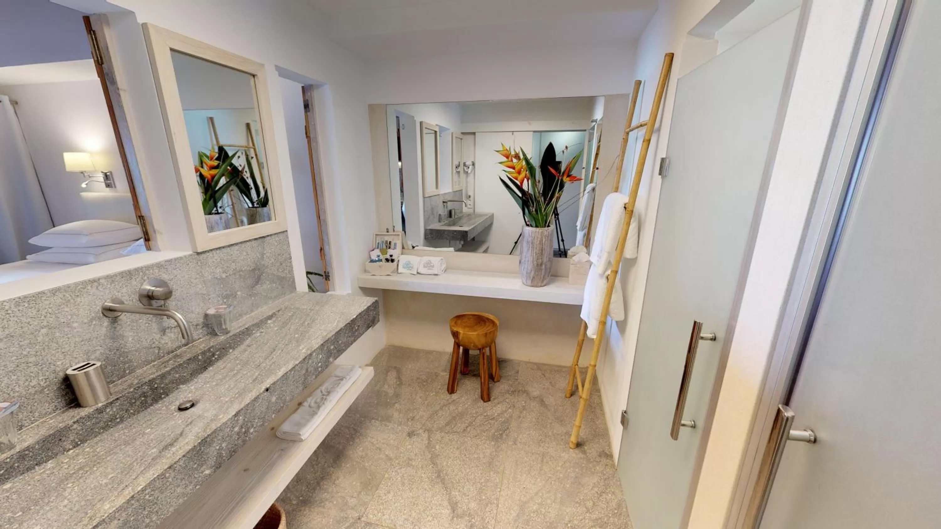 Bathroom in Hotel Les Ondines Sur La Plage