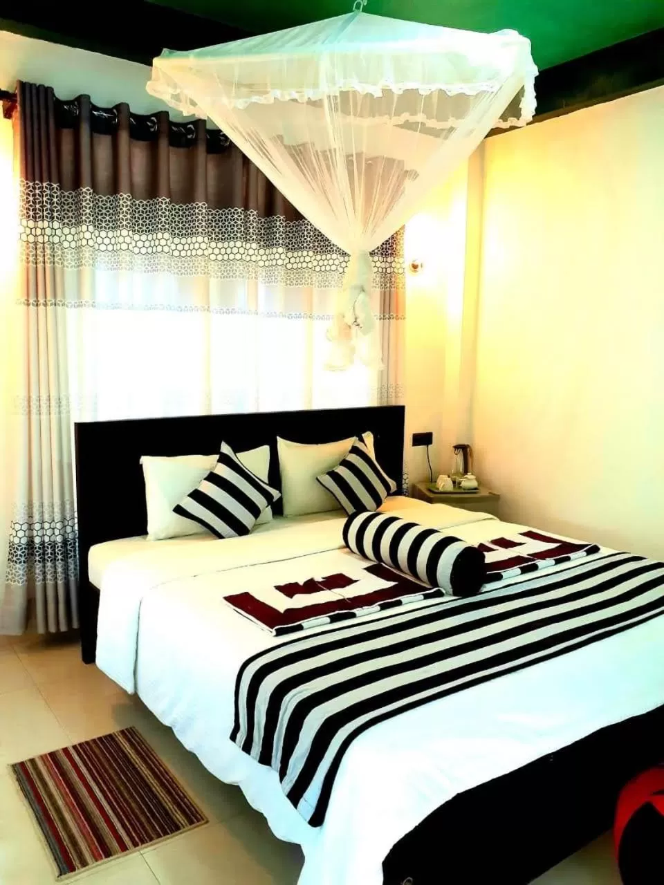 Bedroom, Bed in Green Lantern Inn