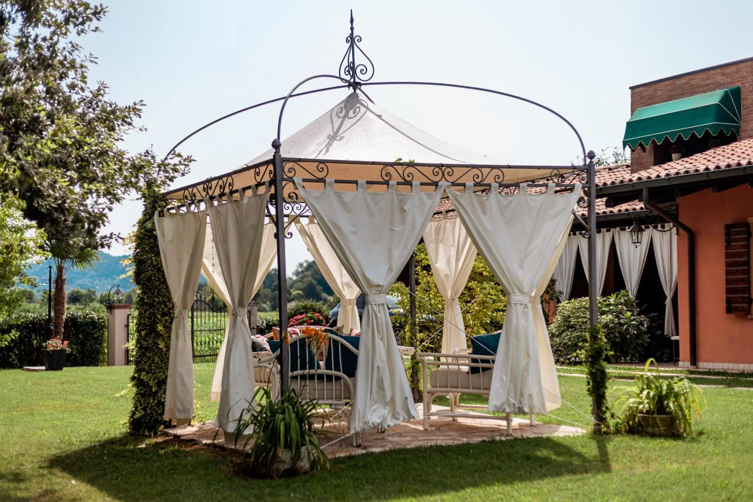 Garden, Banquet Facilities in B&B Sweet Dreams