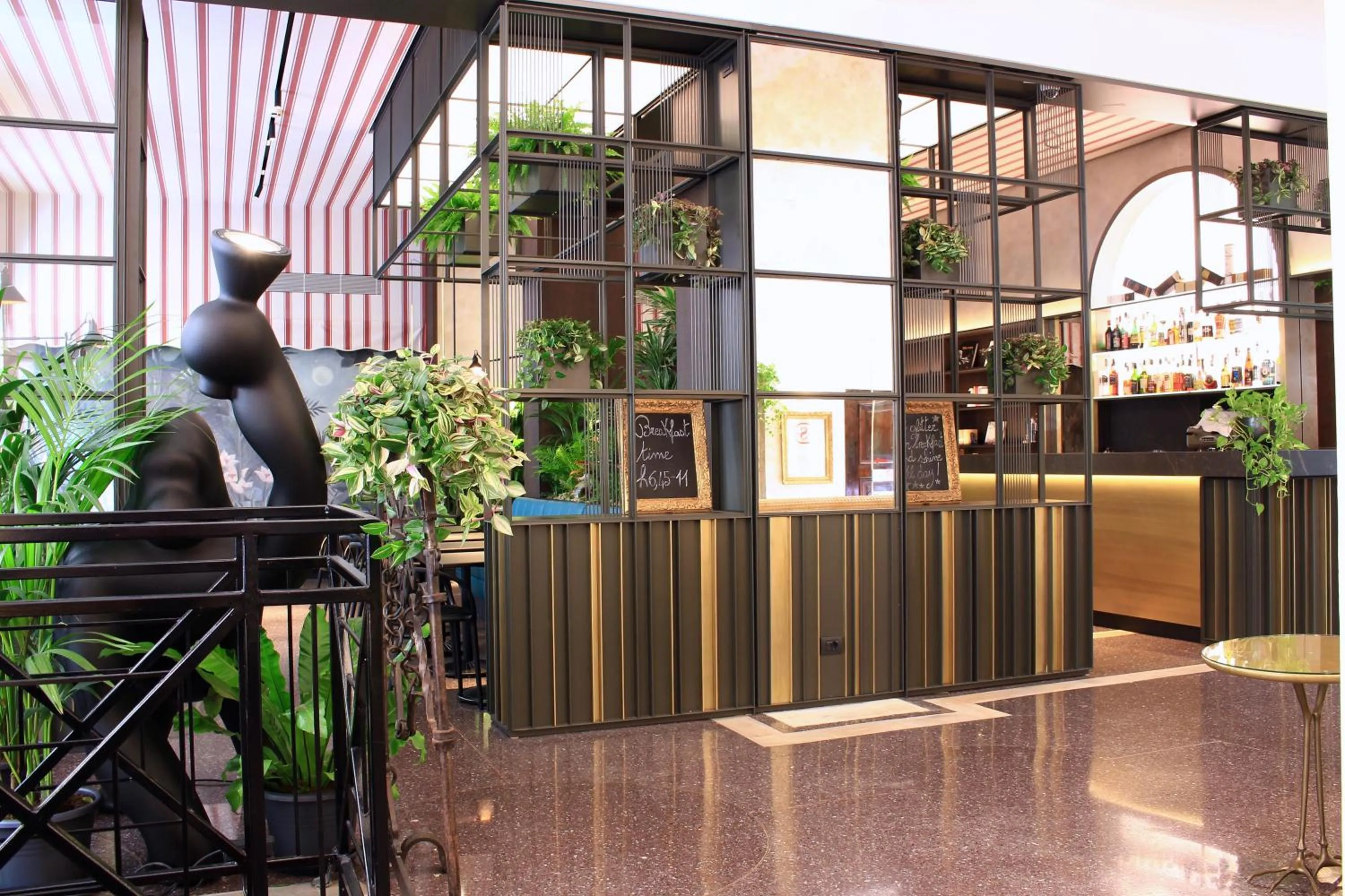 Lounge or bar in Hotel Sanpi Milano