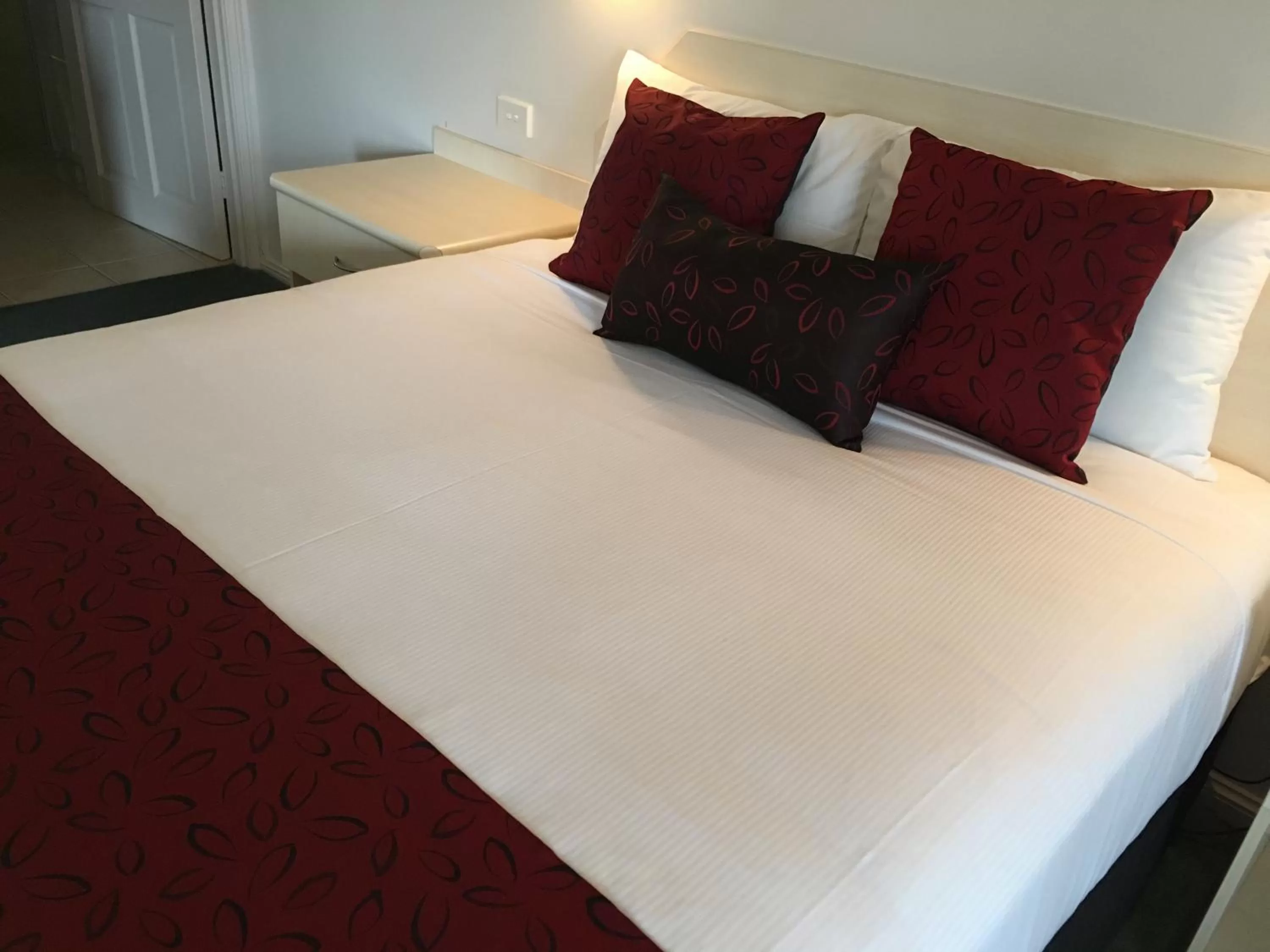 Bed in Tuckerbox Motor Inn