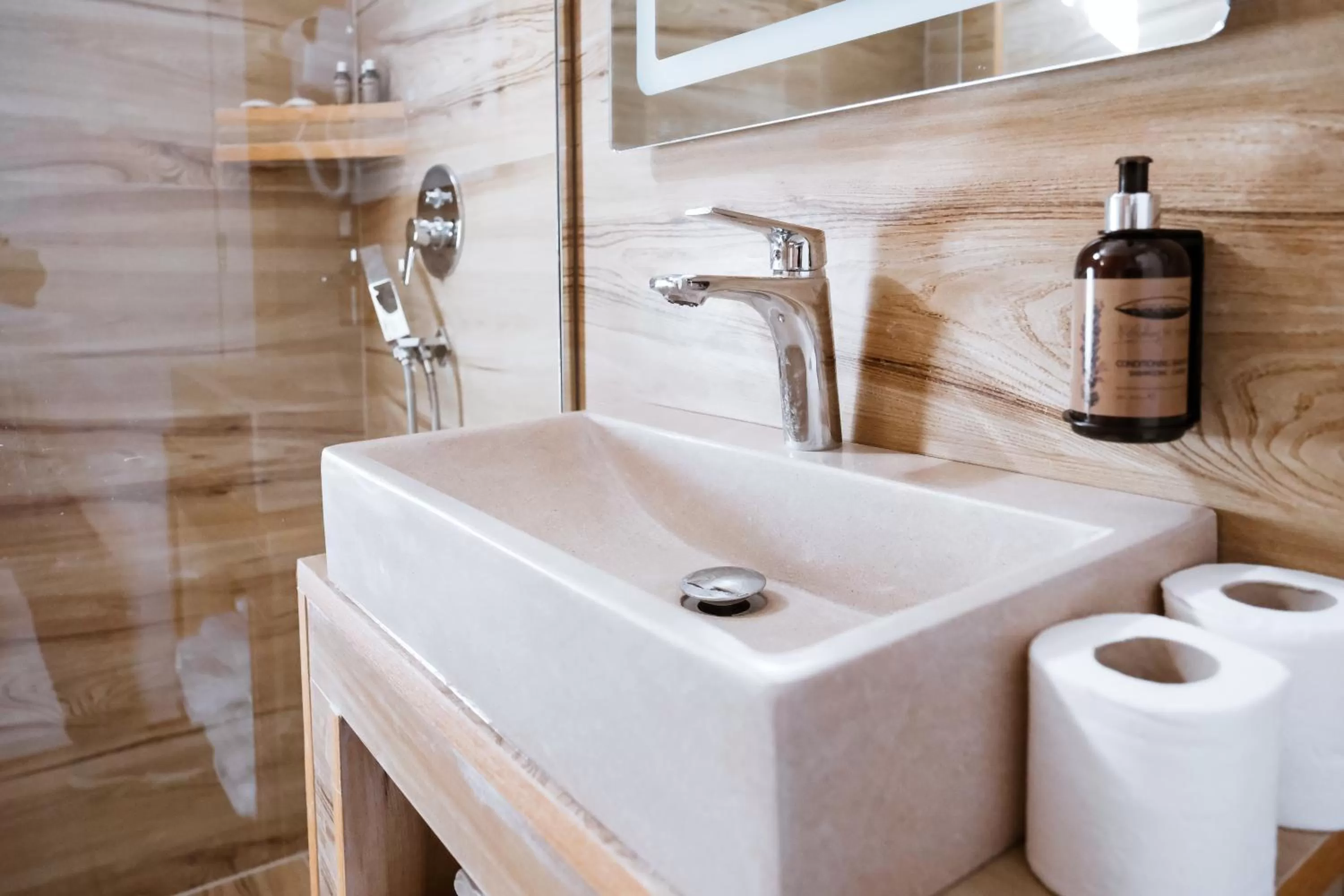 Bathroom in Ledina Hotel