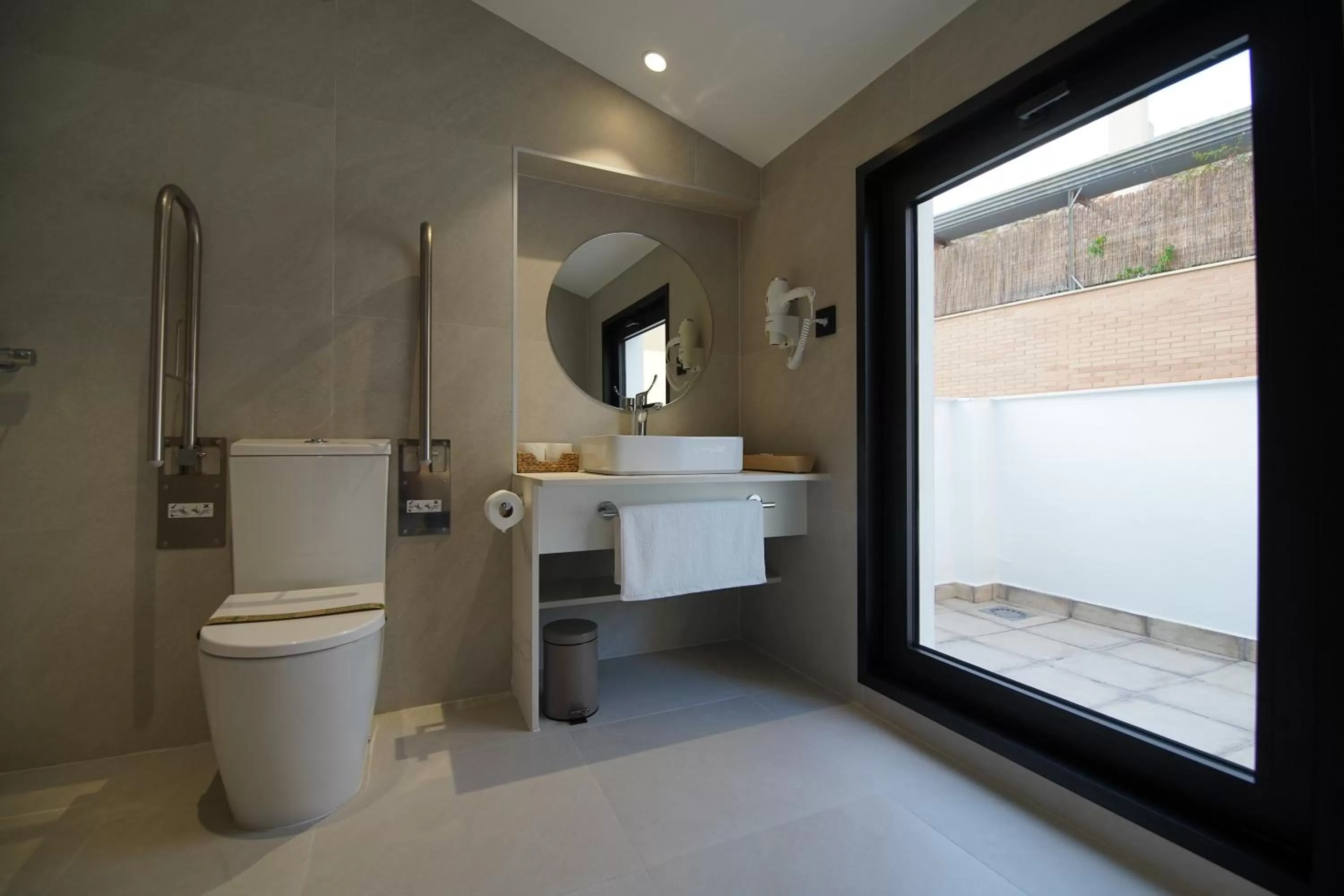 Toilet in BET Apartments - Suites Puerto Valencia