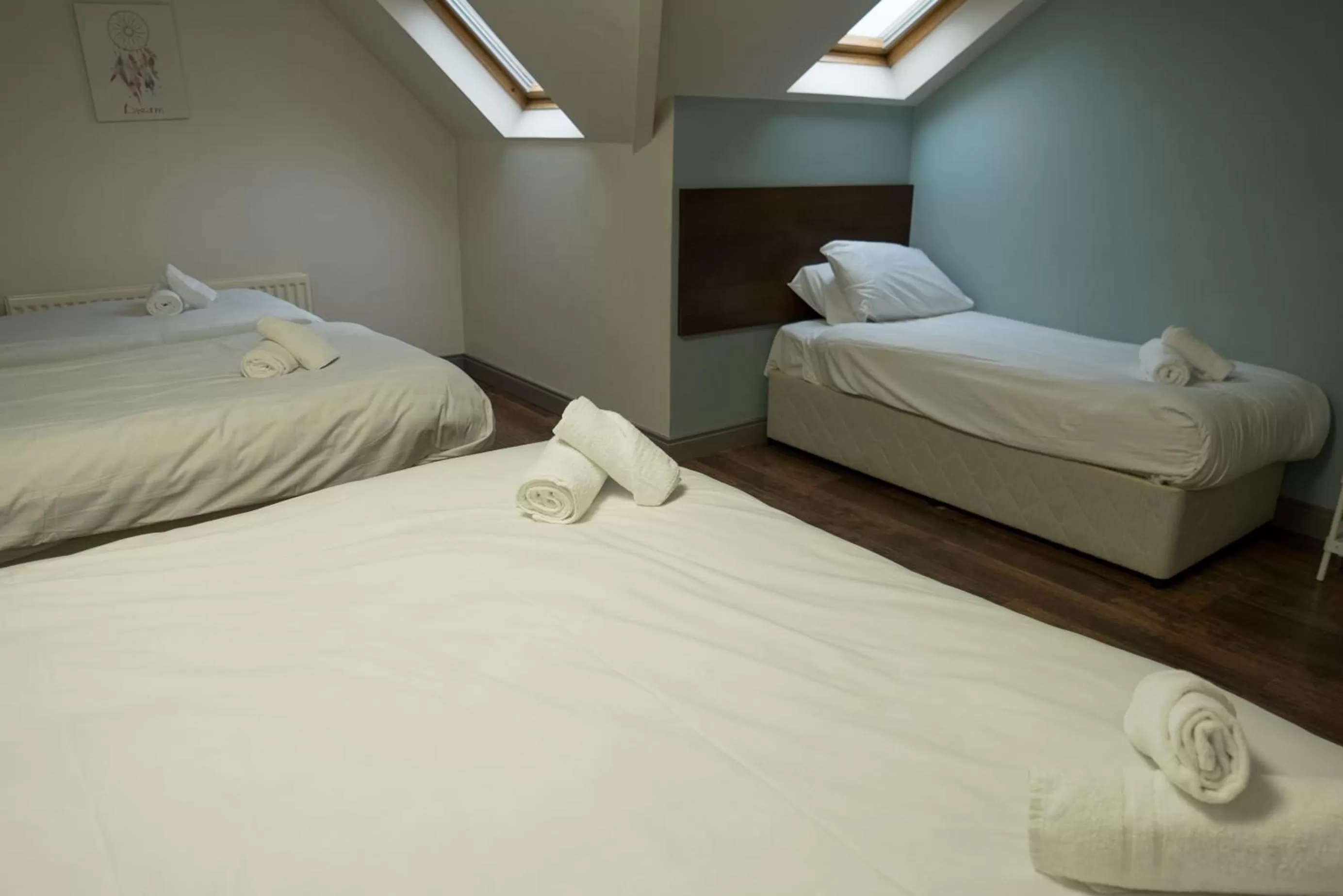 Bedroom, Bed in Walsh's Hotel and Apartments