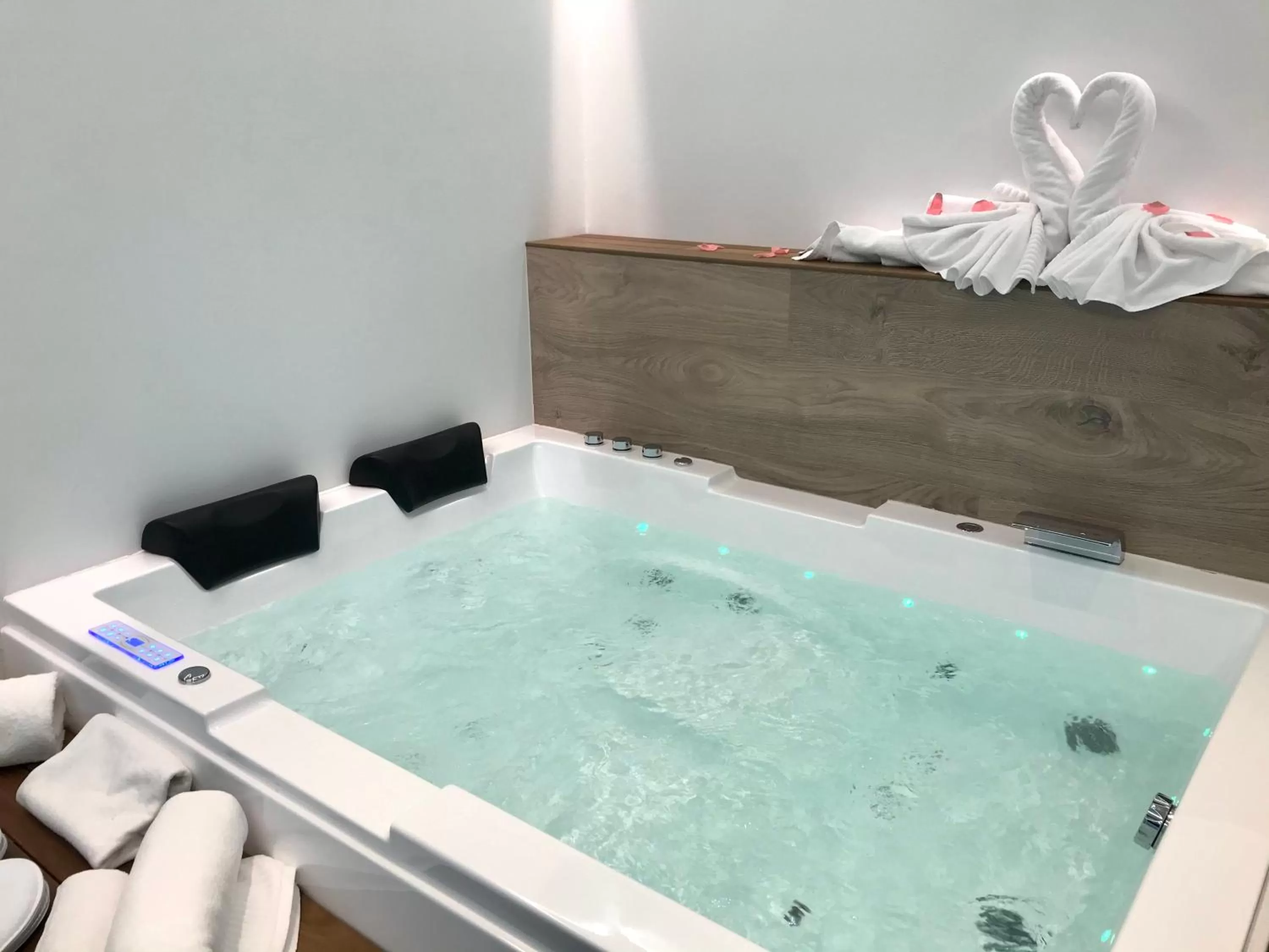 Hot Tub in Hotel Concordia Barcelona