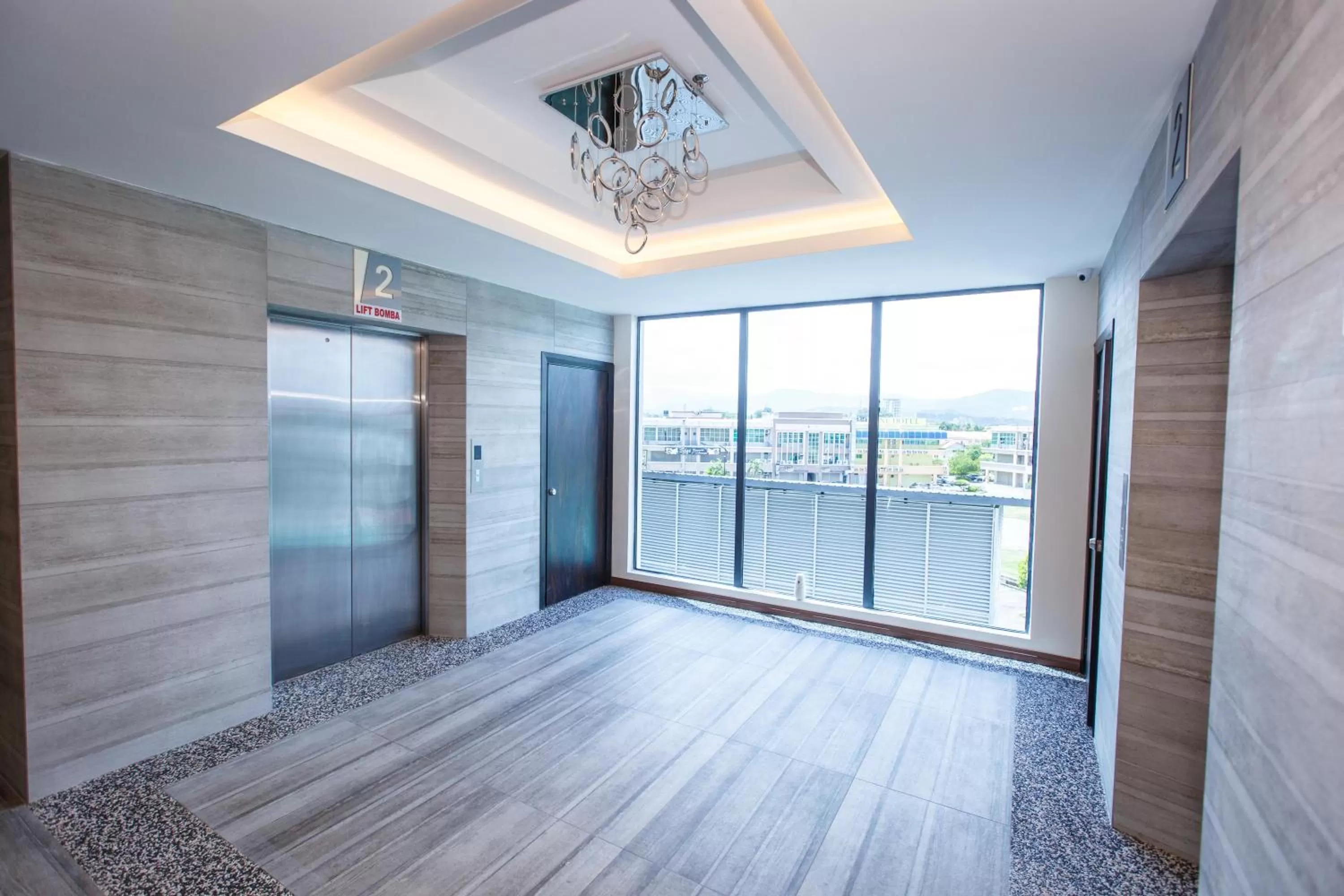 elevator in Lintas Platinum Hotel