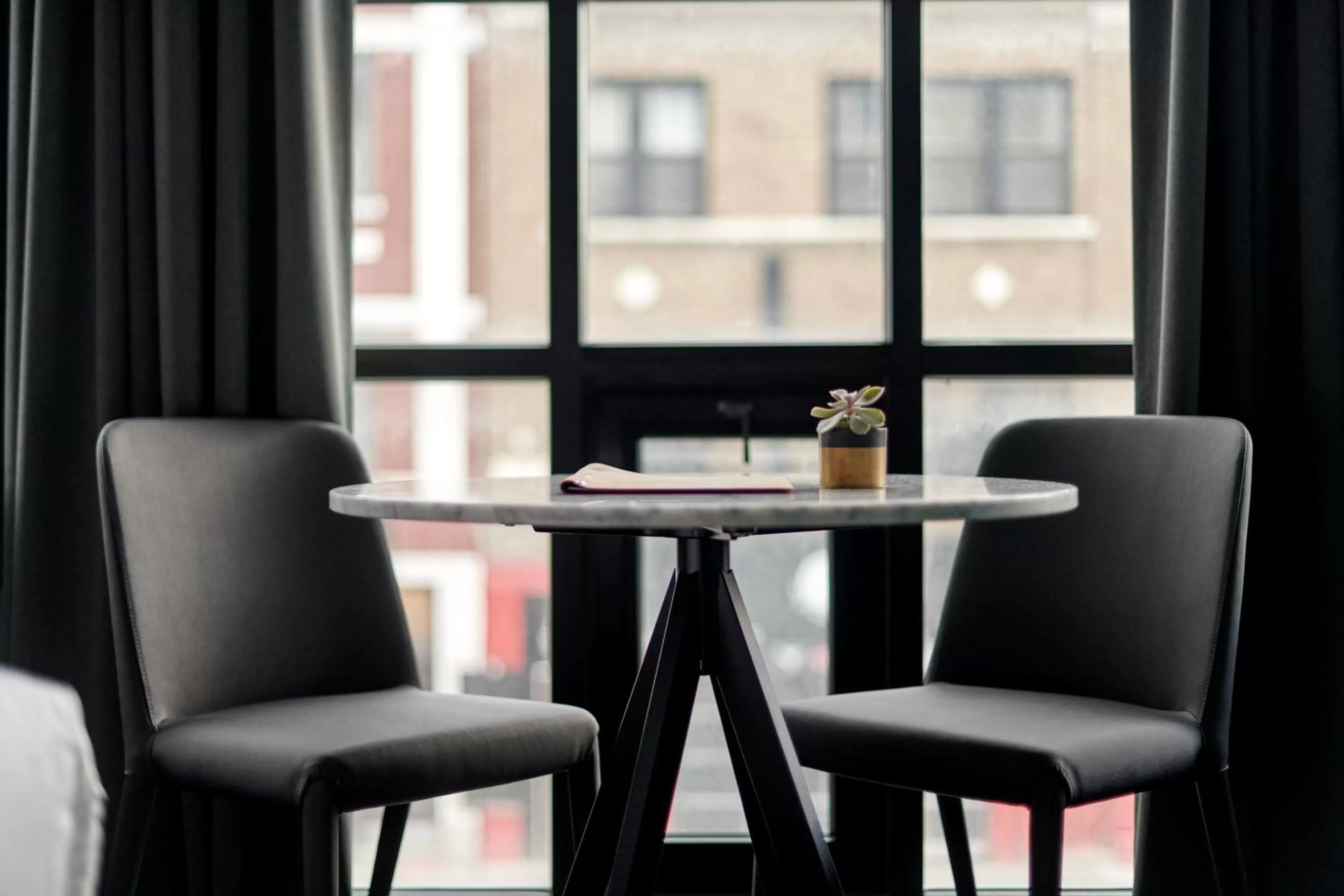 Seating area in The Chicago Hotel Collection Wrigleyville