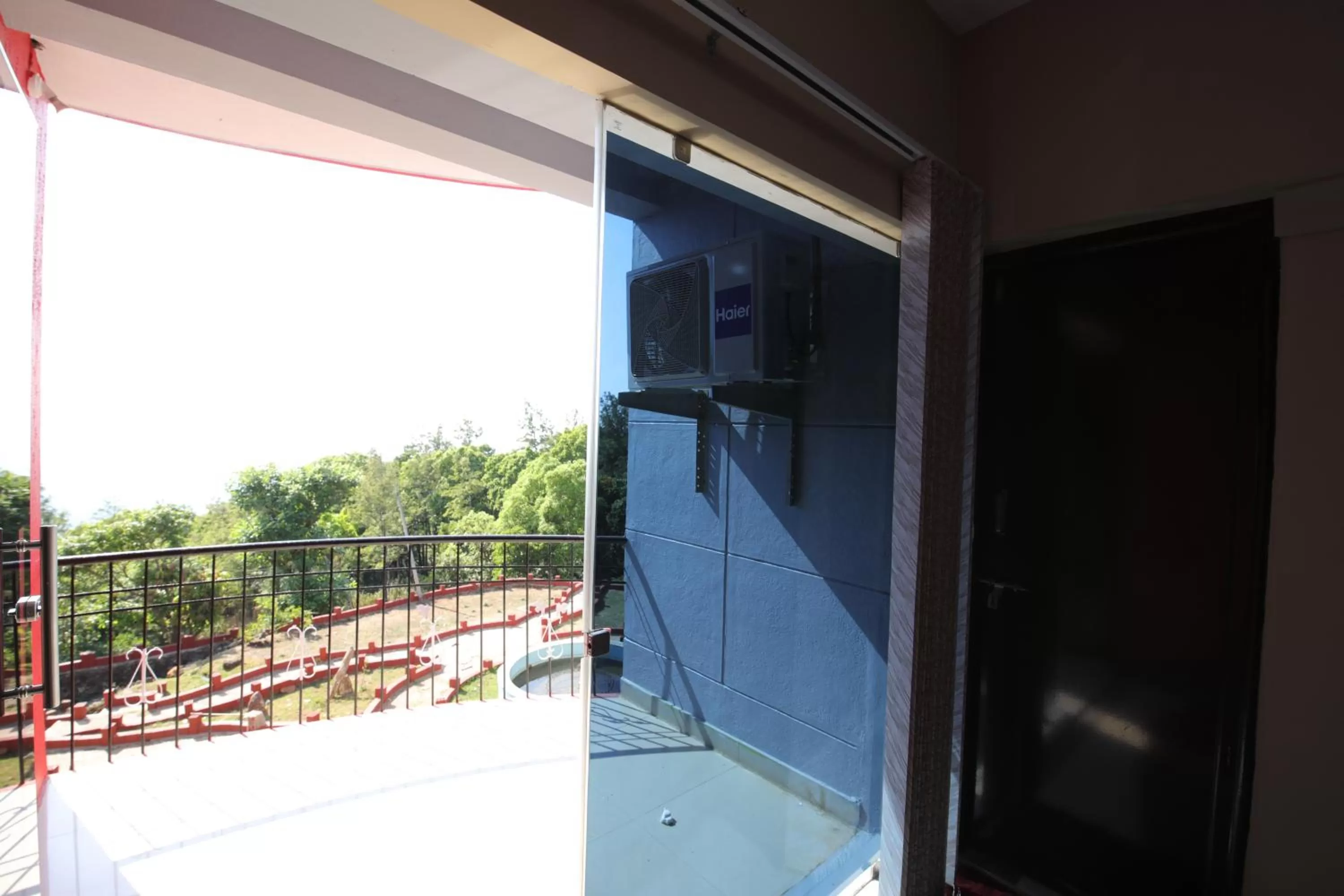 Balcony/Terrace, TV/Entertainment Center in Greenwood Resort
