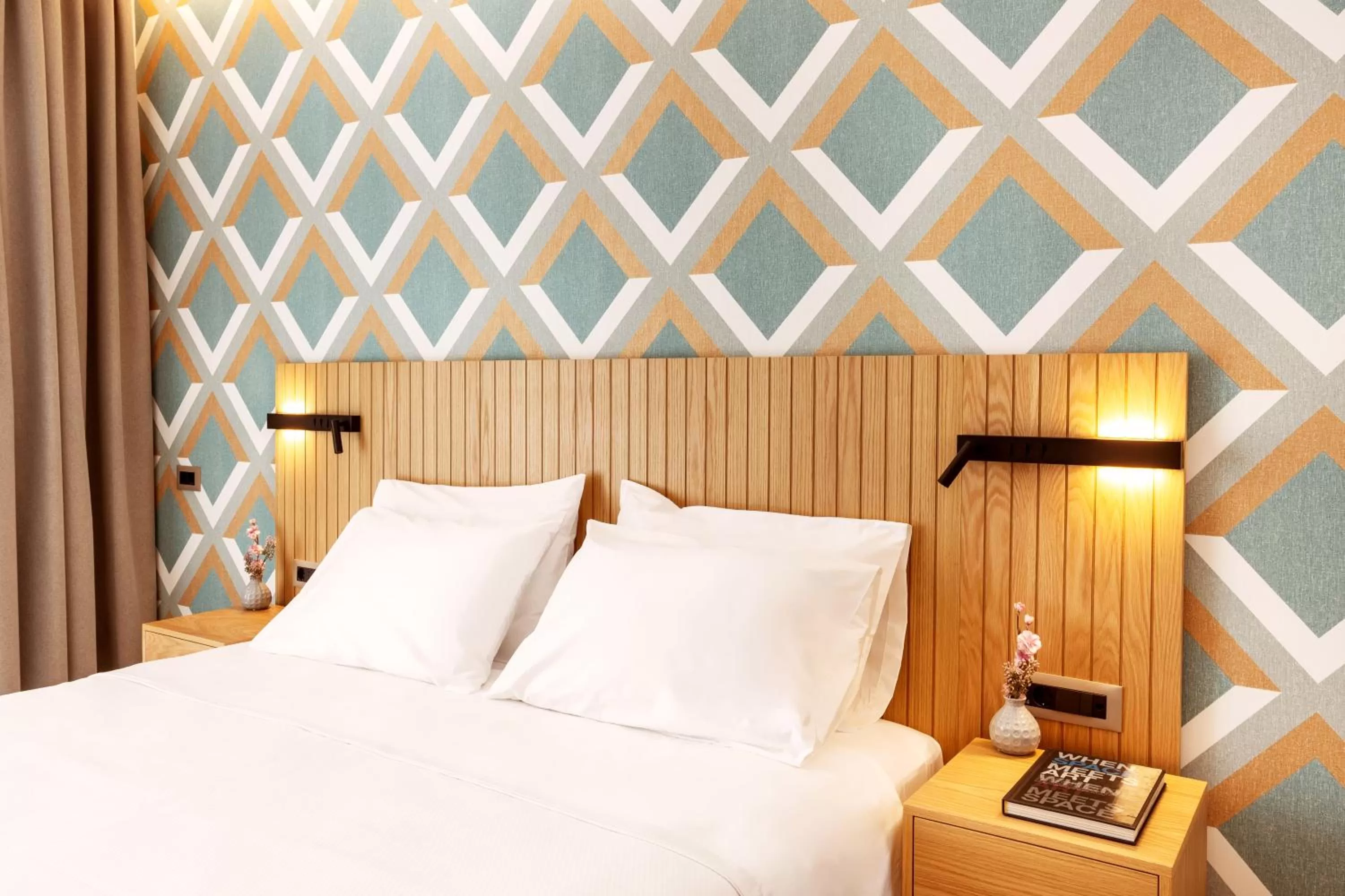 Bed in DAYS City Suites Athens