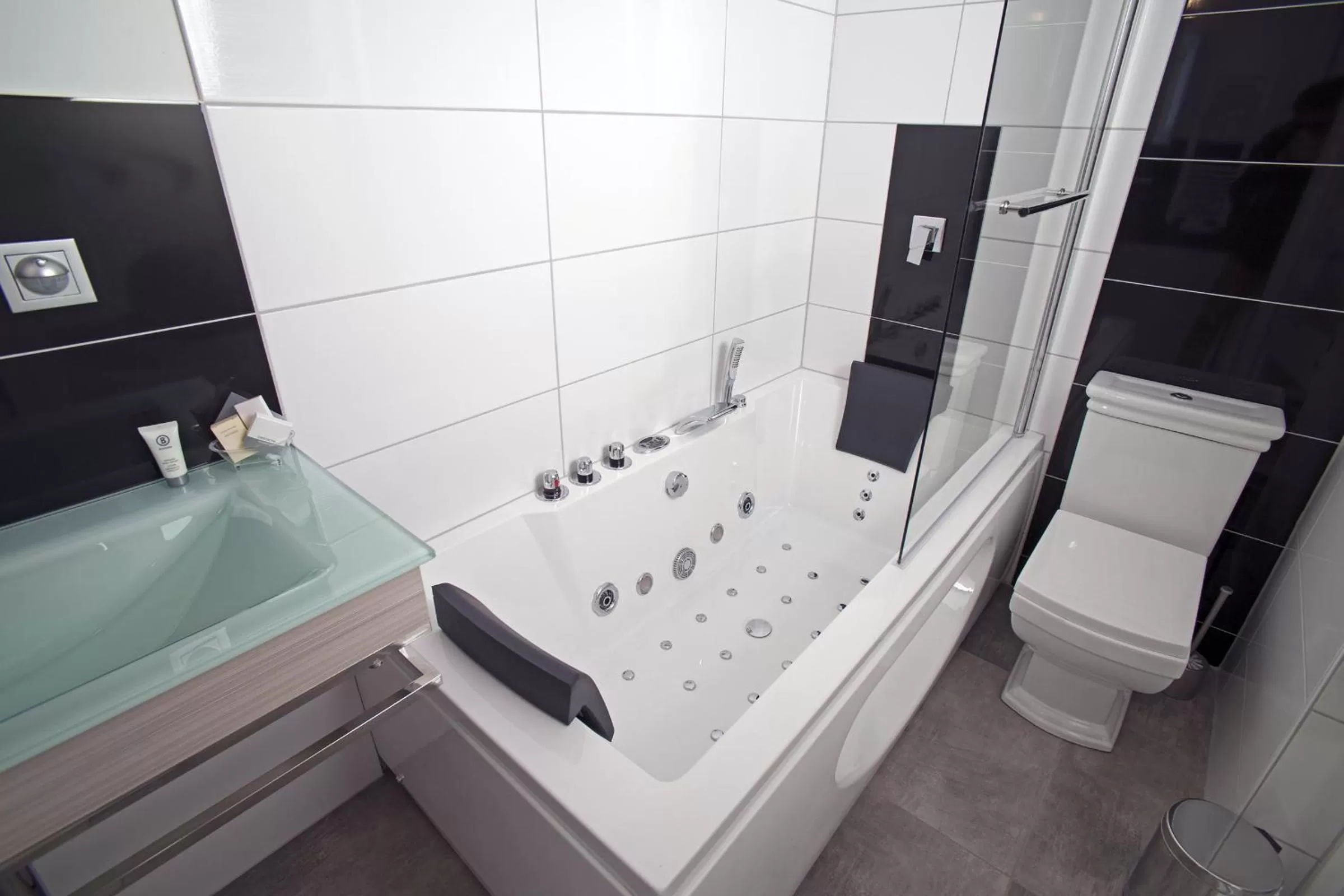 Shower in Designpension Idyll Nr2 Hotel Garni